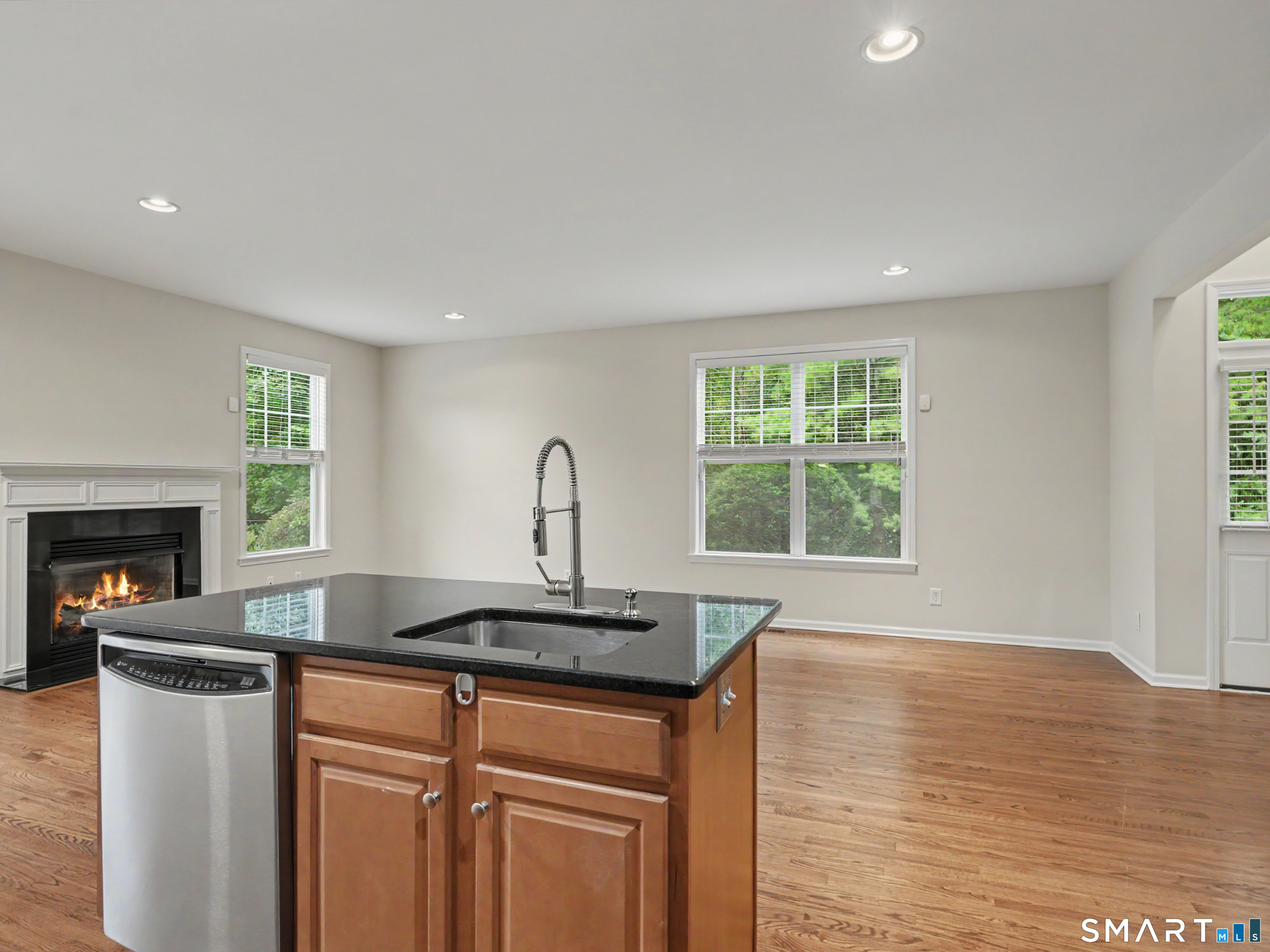 Foto 8 de Condominio en venta en 4 Bristol Terrace #4, Danbury, CT — $599,900