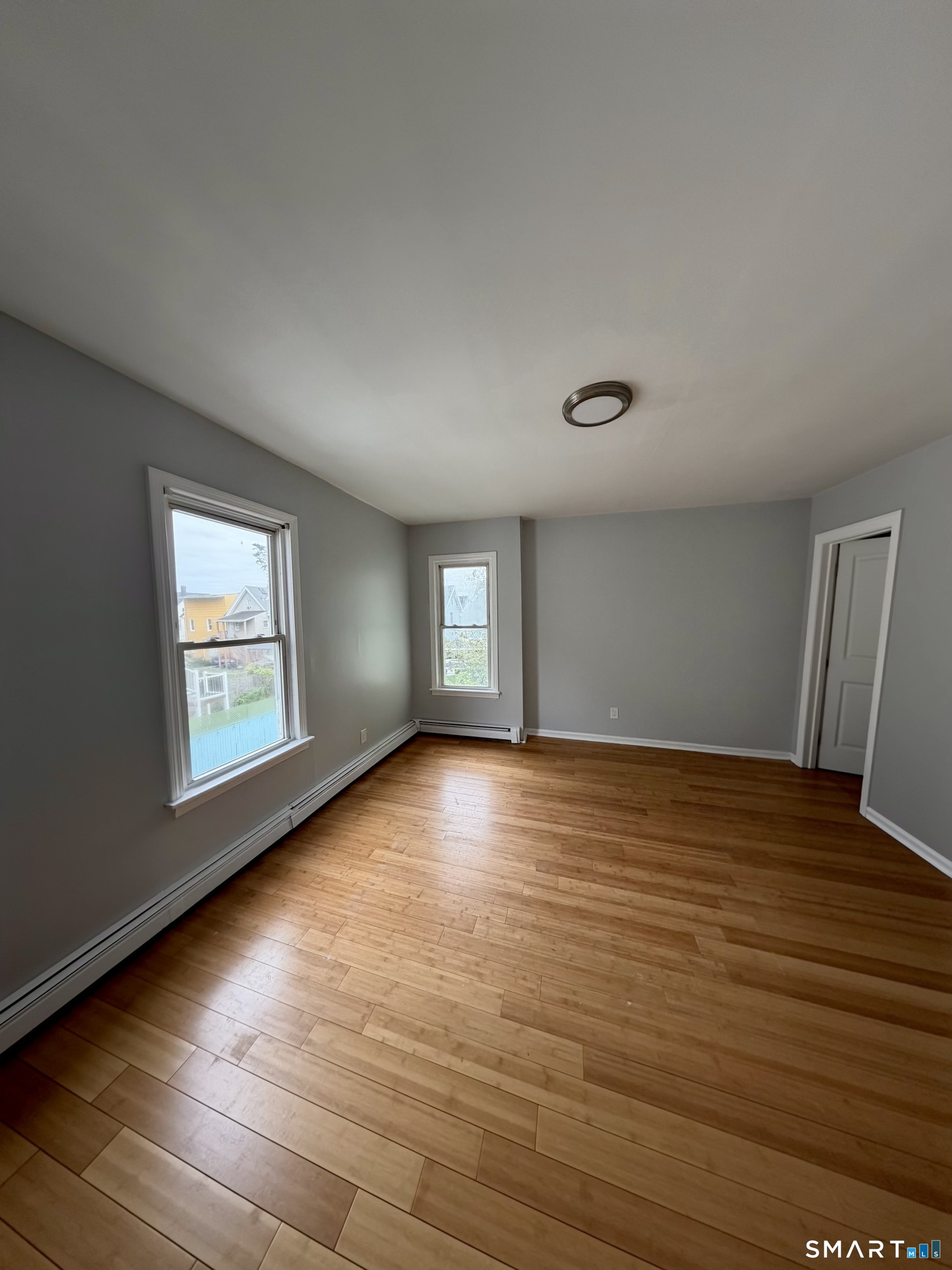 Foto 8 de Apartamento en renta en 52 Clinton Avenue, Bridgeport, CT — $2,275/mes