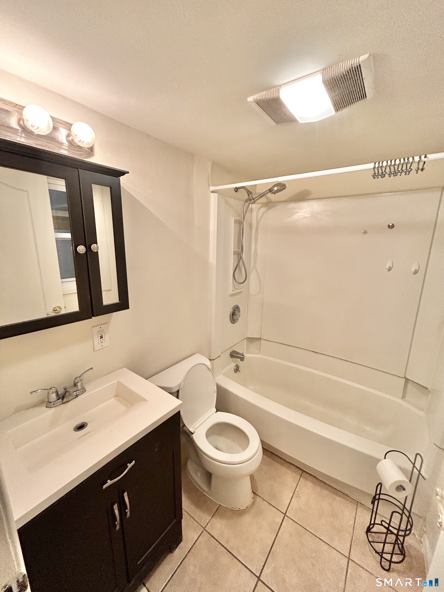 241 Cottage Street photo 16