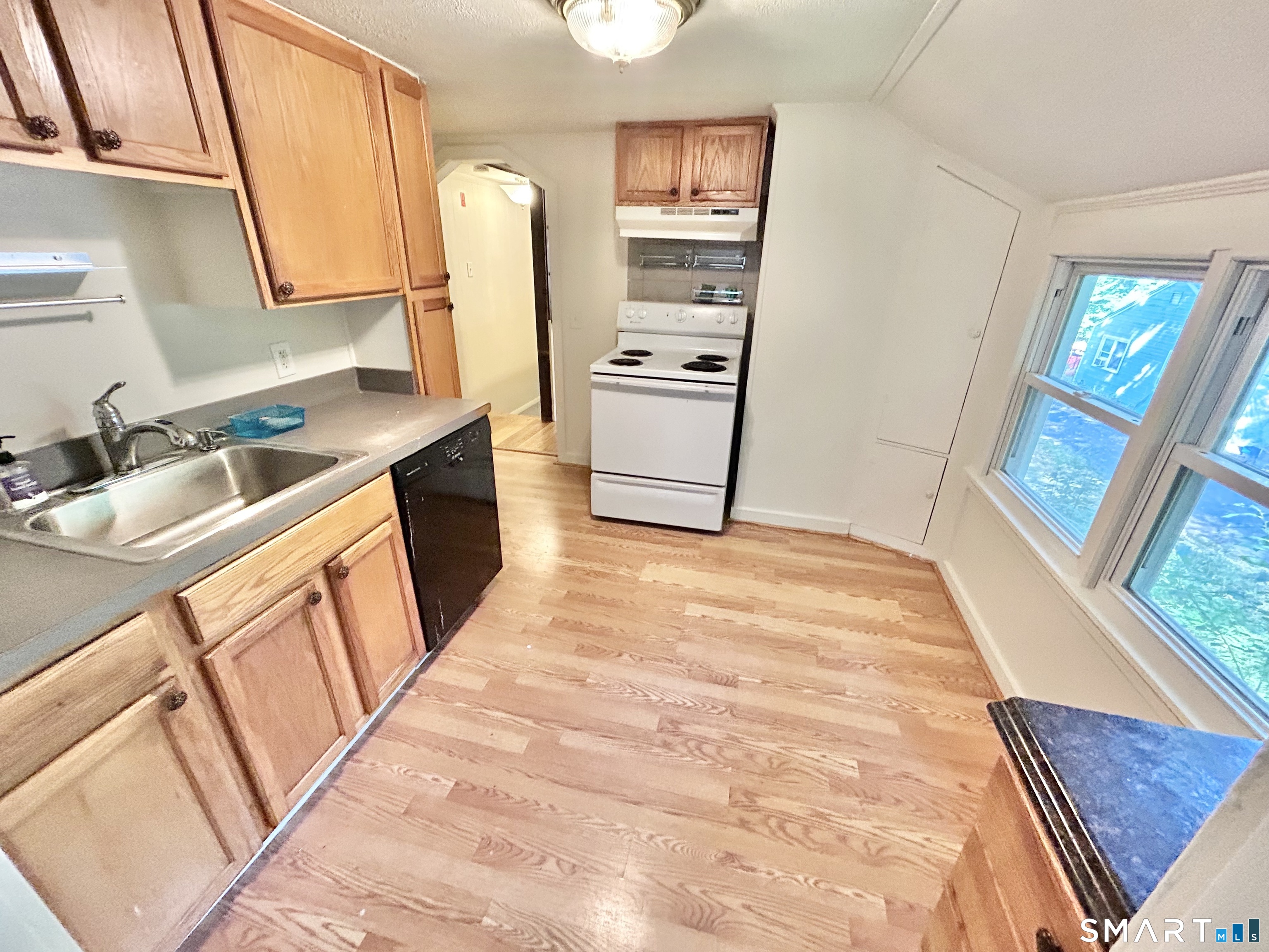 241 Cottage Street photo 13