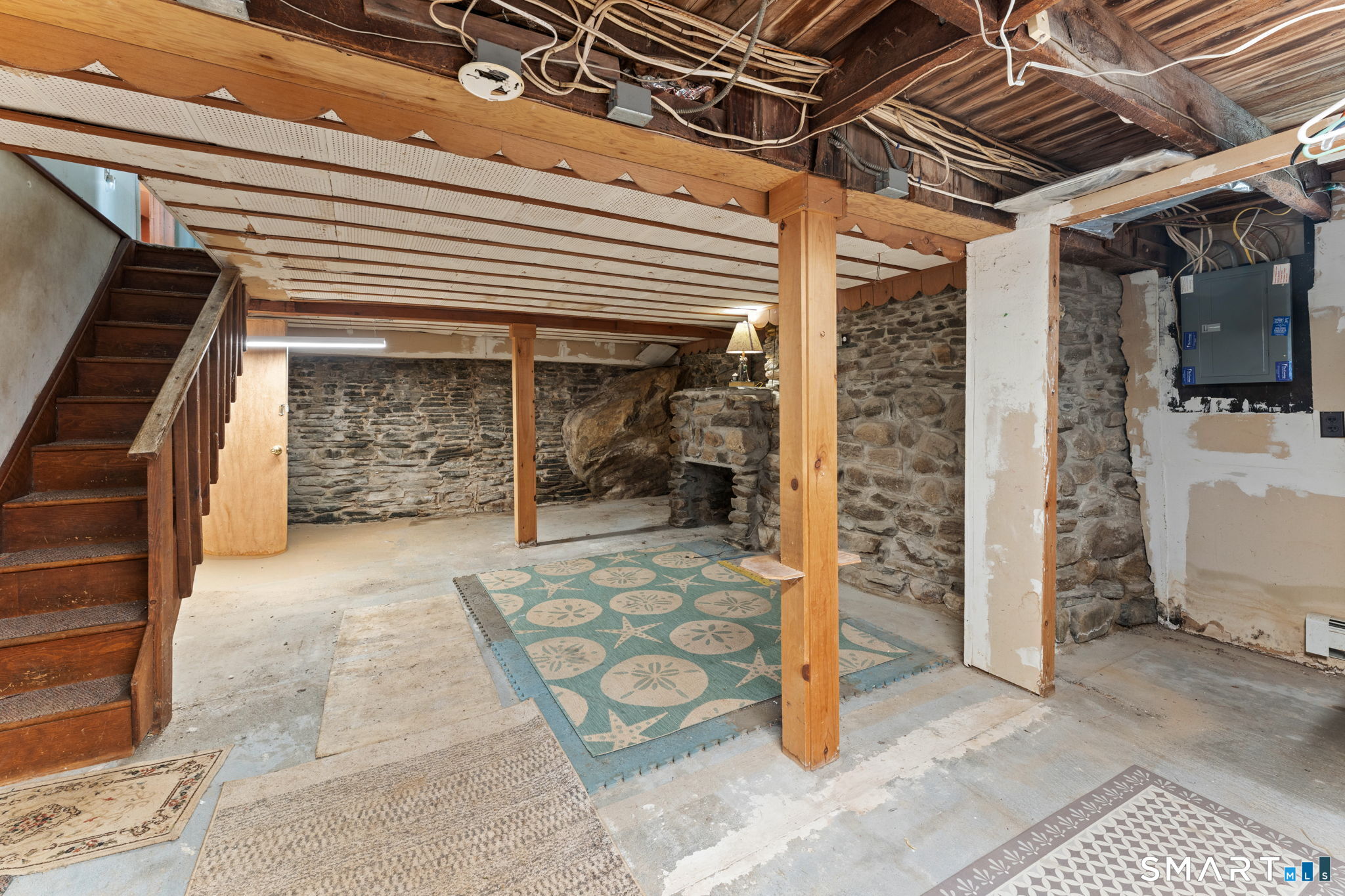 196 Lake Drive East, Oxoboxo Lake, Montville, CT 06370