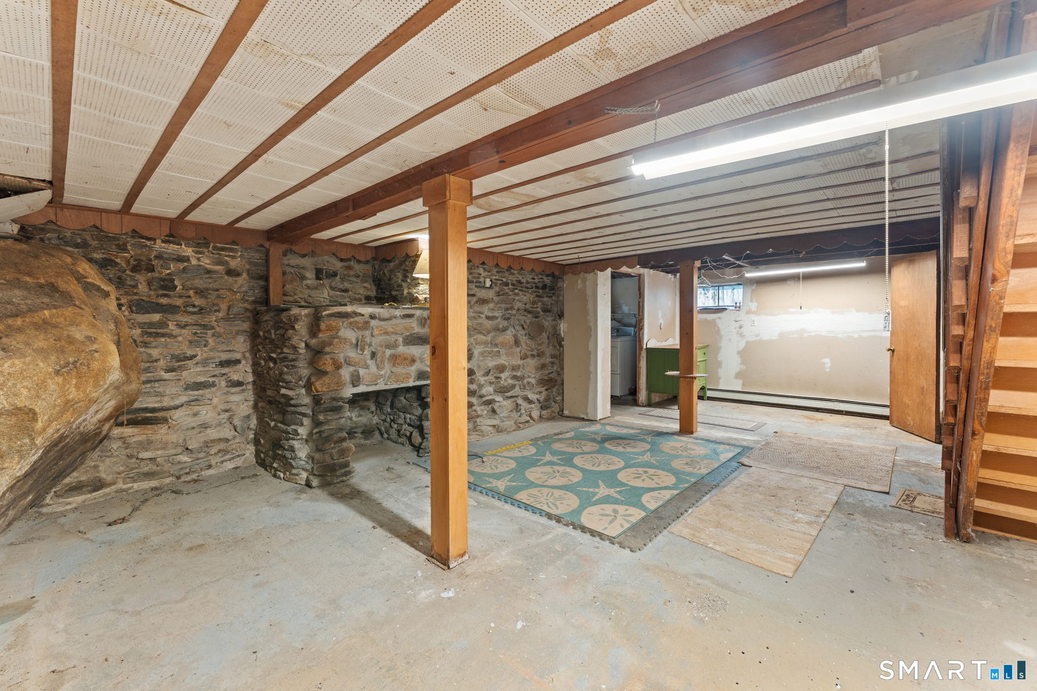 196 Lake Drive East, Oxoboxo Lake, Montville, CT 06370