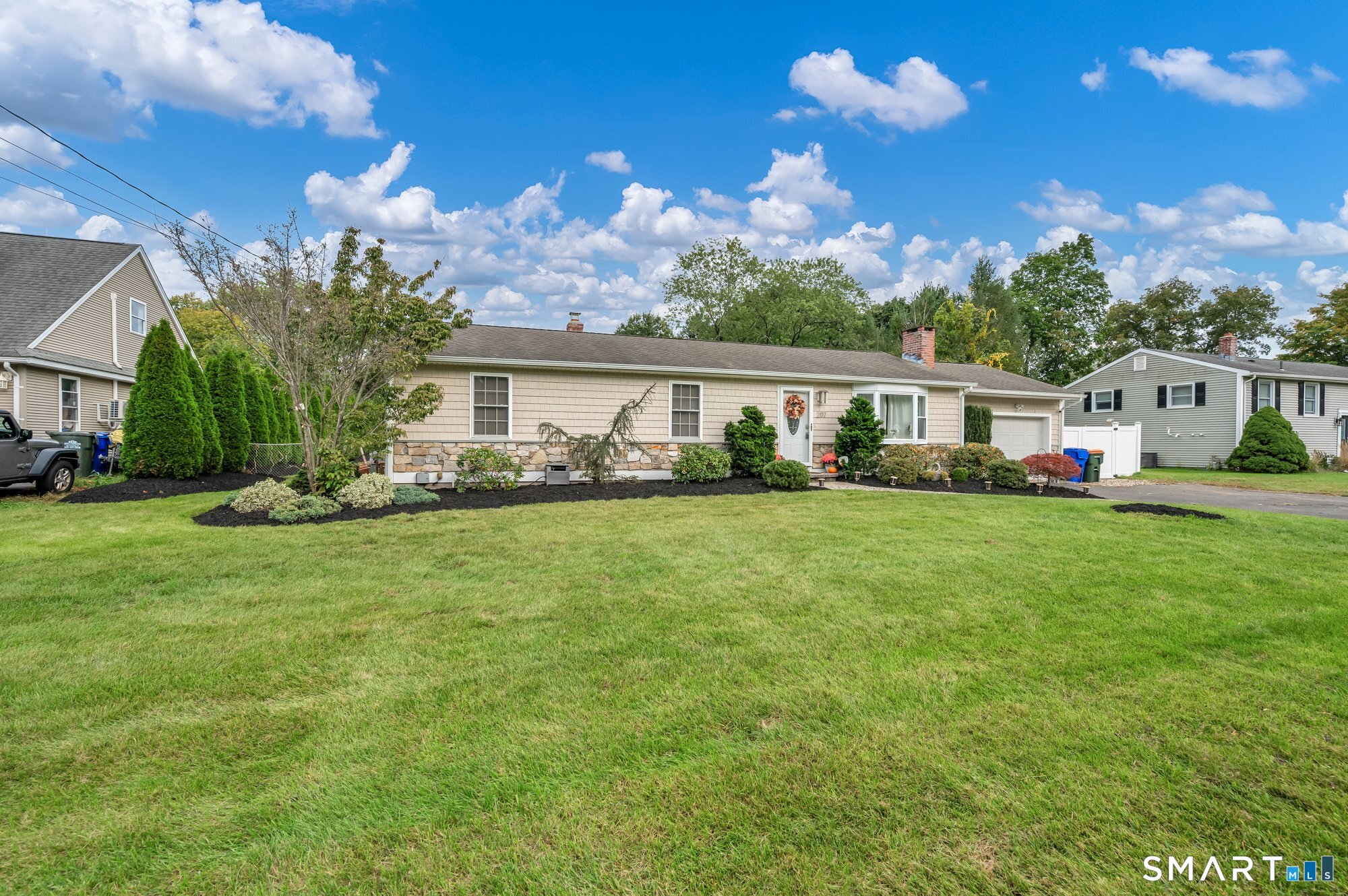 Photo 2 of Single family home for sale at 207 Manor Rd, Plantsville, CT 06479 | MLS# 24209476 | Listing updated on 2026-10-03