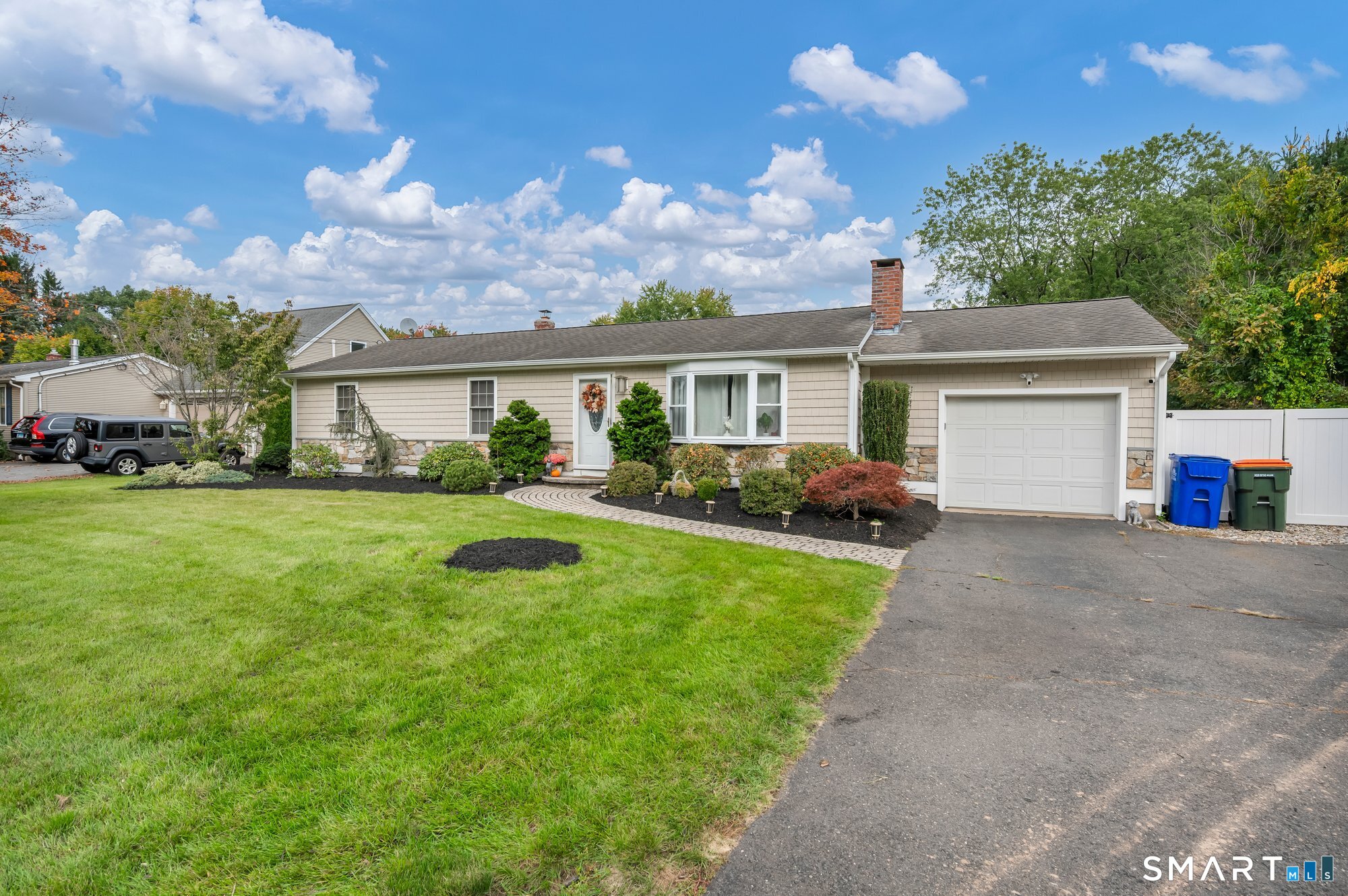 Photo 3 of Single family home for sale at 207 Manor Rd, Plantsville, CT 06479 | MLS# 24209476 | Listing updated on 2026-10-03