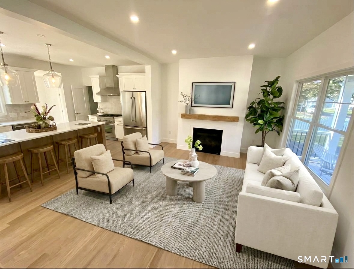 Foto 8 de Casa en venta en 250 Szost Drive, Fairfield, CT — $1,549,999