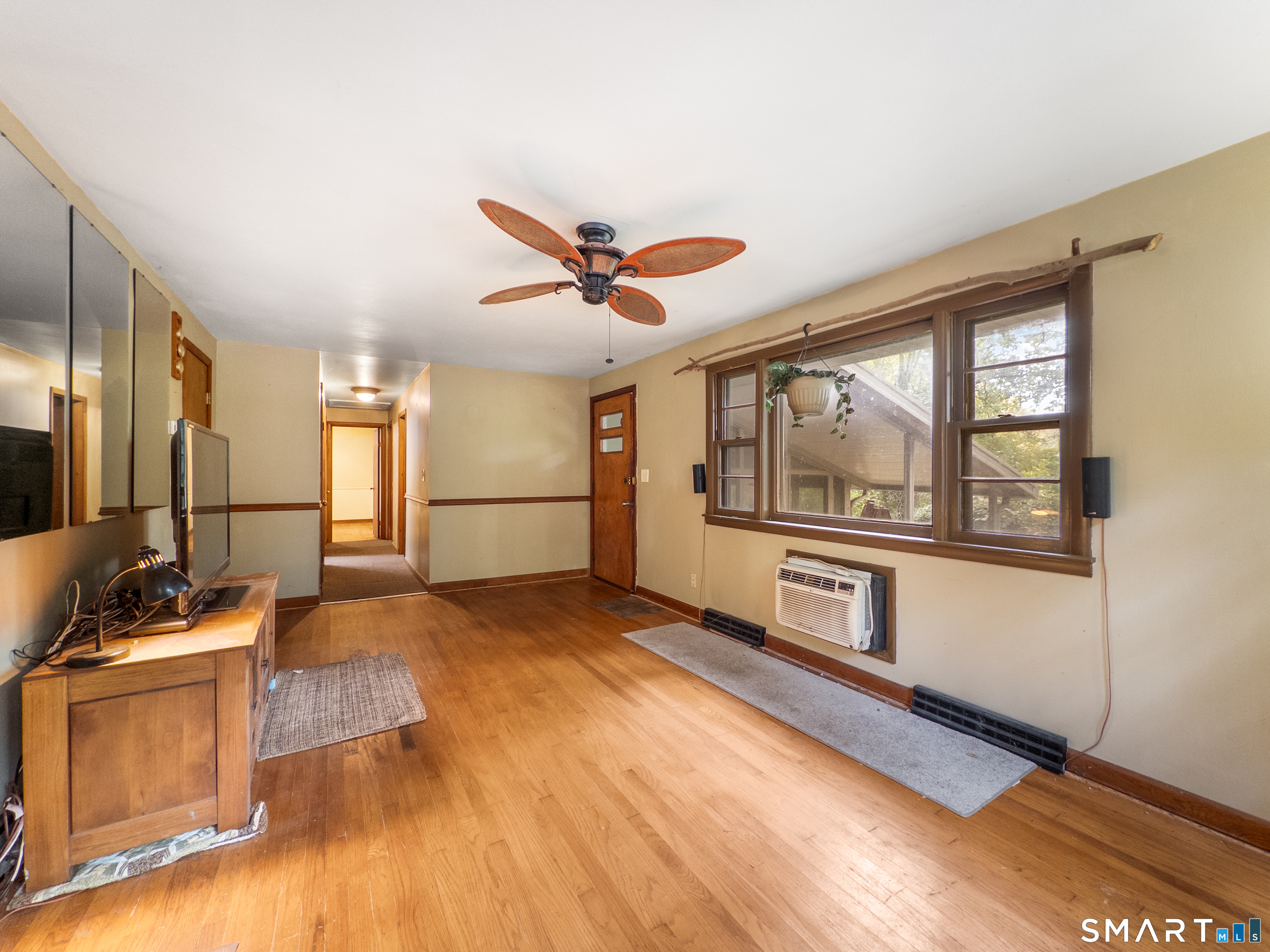 889 Benham Street photo 10