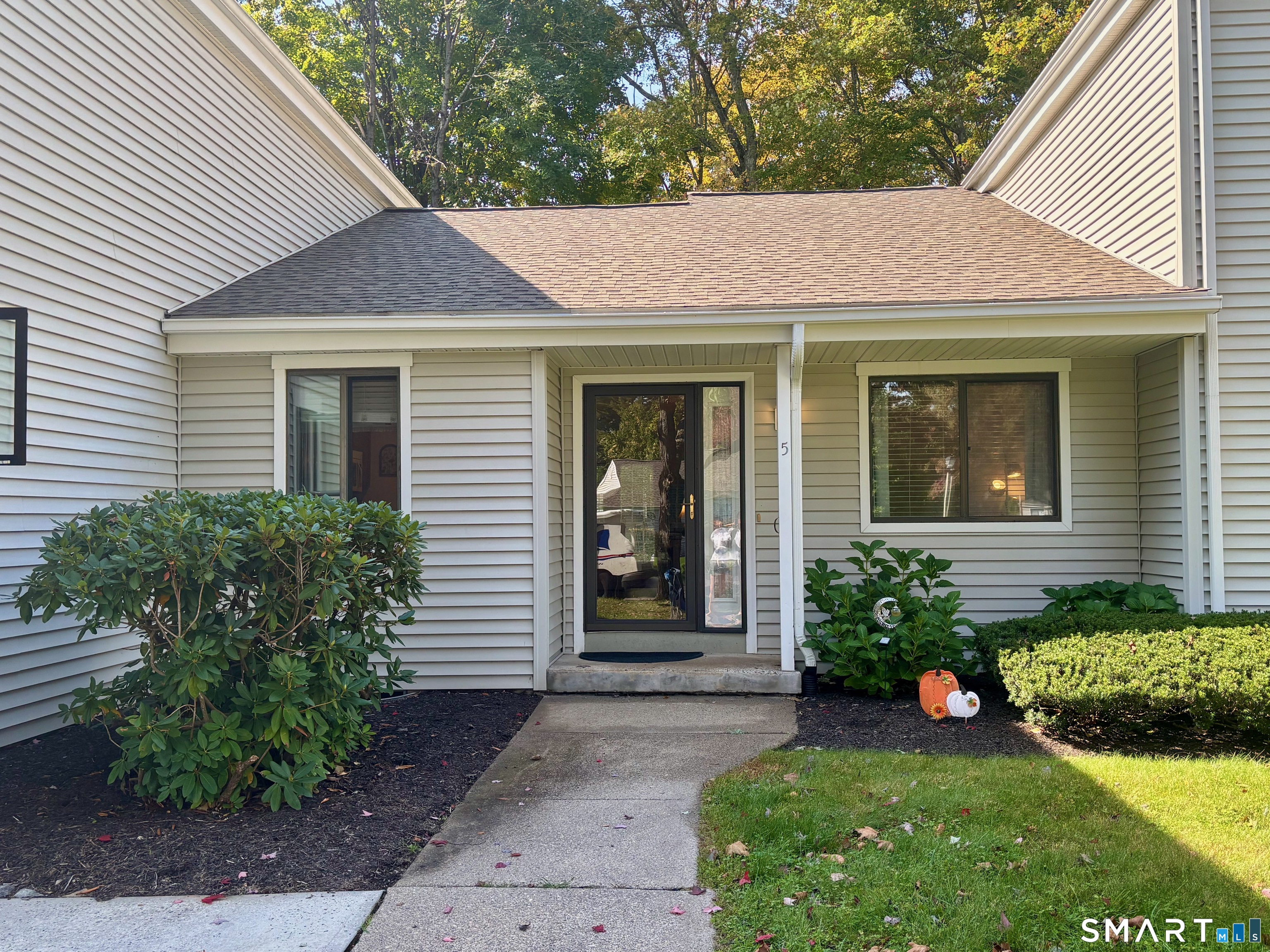 Photo 1 of Condo for sale at 35 Nutmeg Rd #B5, Middlebury, CT 06762 | MLS# 24211526 | Listing updated on 2026-10-08