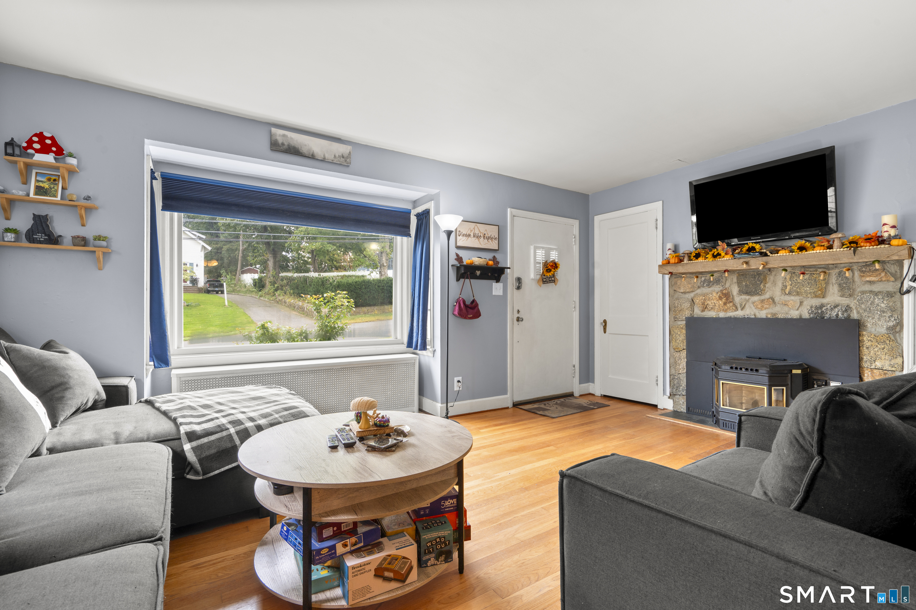 Photo 2 of Single family home for sale at 185 Columbus Ave, Meriden, CT 06451 | MLS# 24210282 | Listing updated on 2026-10-07