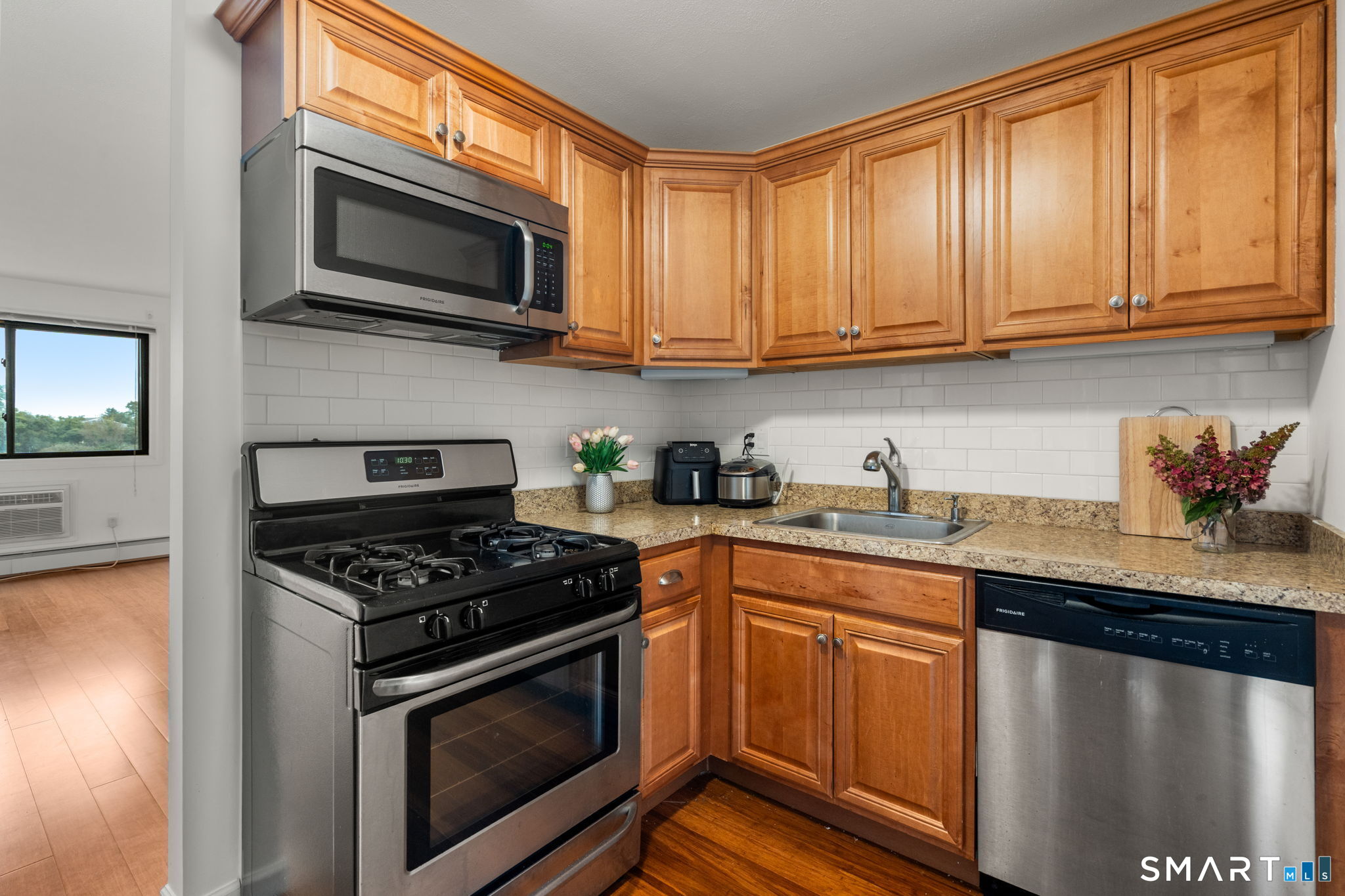 1168 Main Street Unit #B 5 photo 4