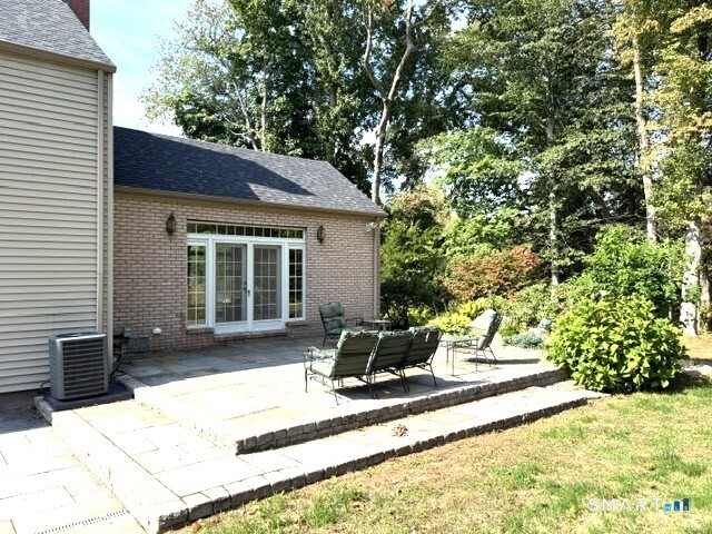 62 Buttonball Lane photo 8