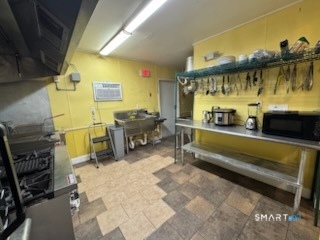 Foto 3 de Negocio en venta en 239 Newfield Avenue, Bridgeport, CT — $49,000