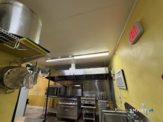 Foto 4 de Negocio en venta en 239 Newfield Avenue, Bridgeport, CT — $49,000