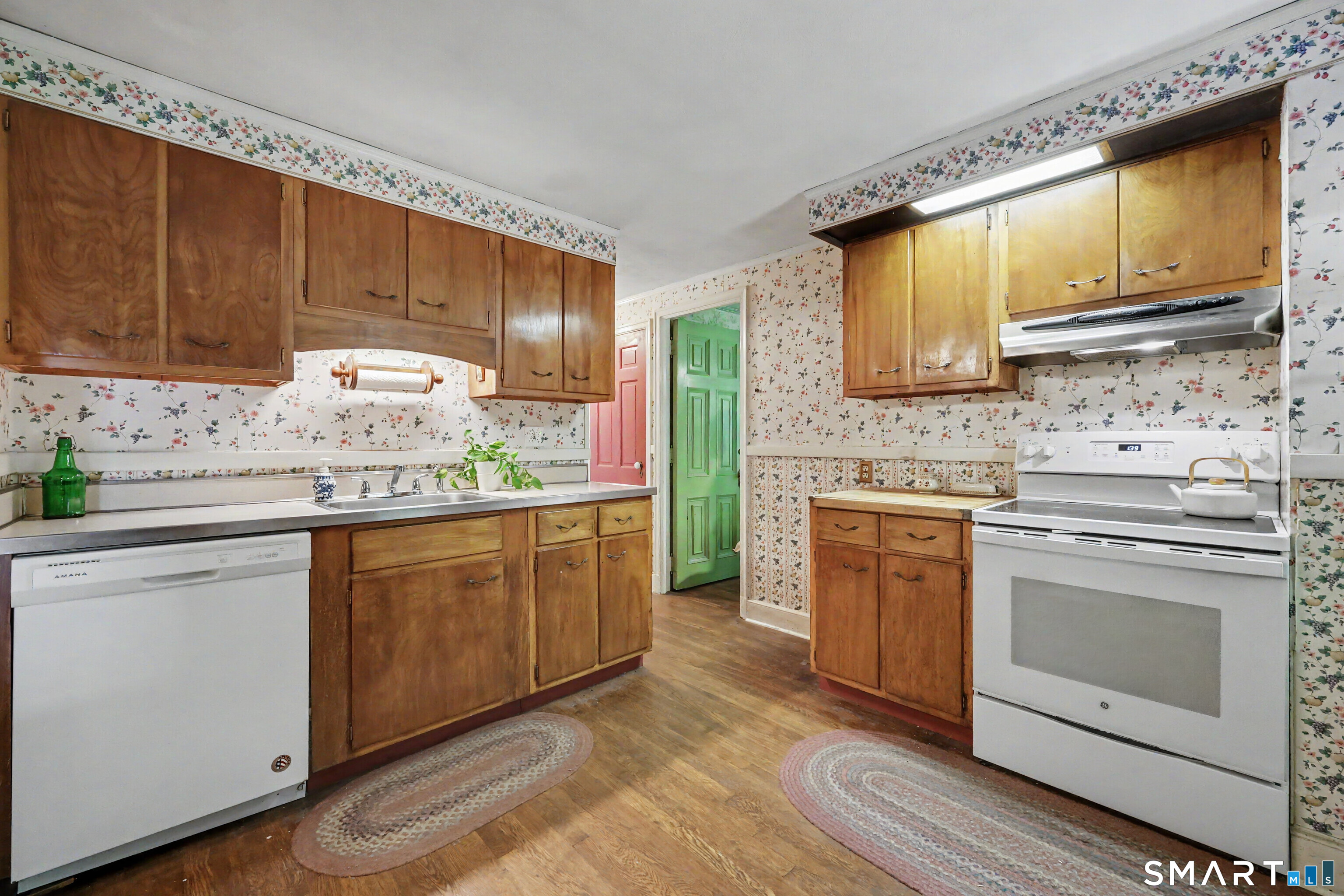 393 Center photo 10