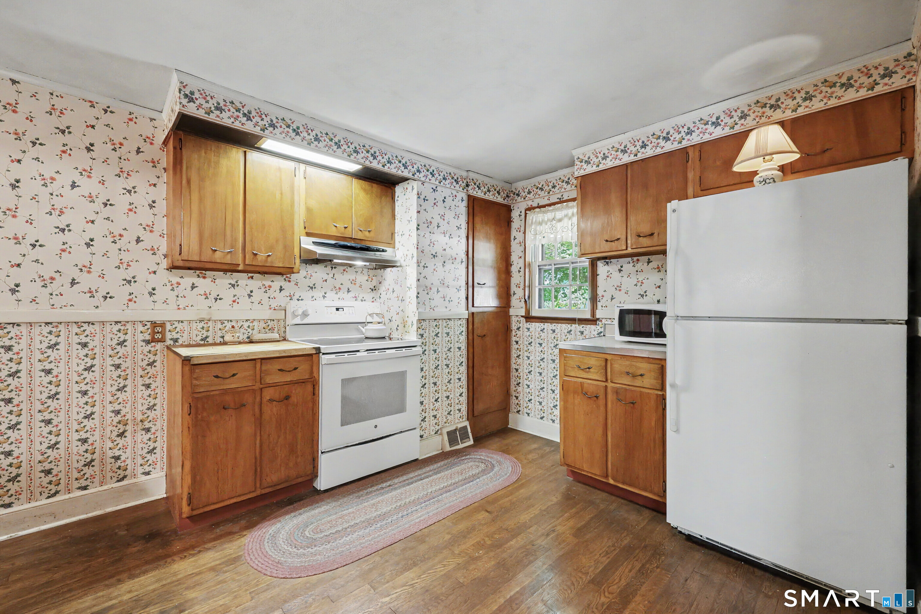 393 Center photo 11