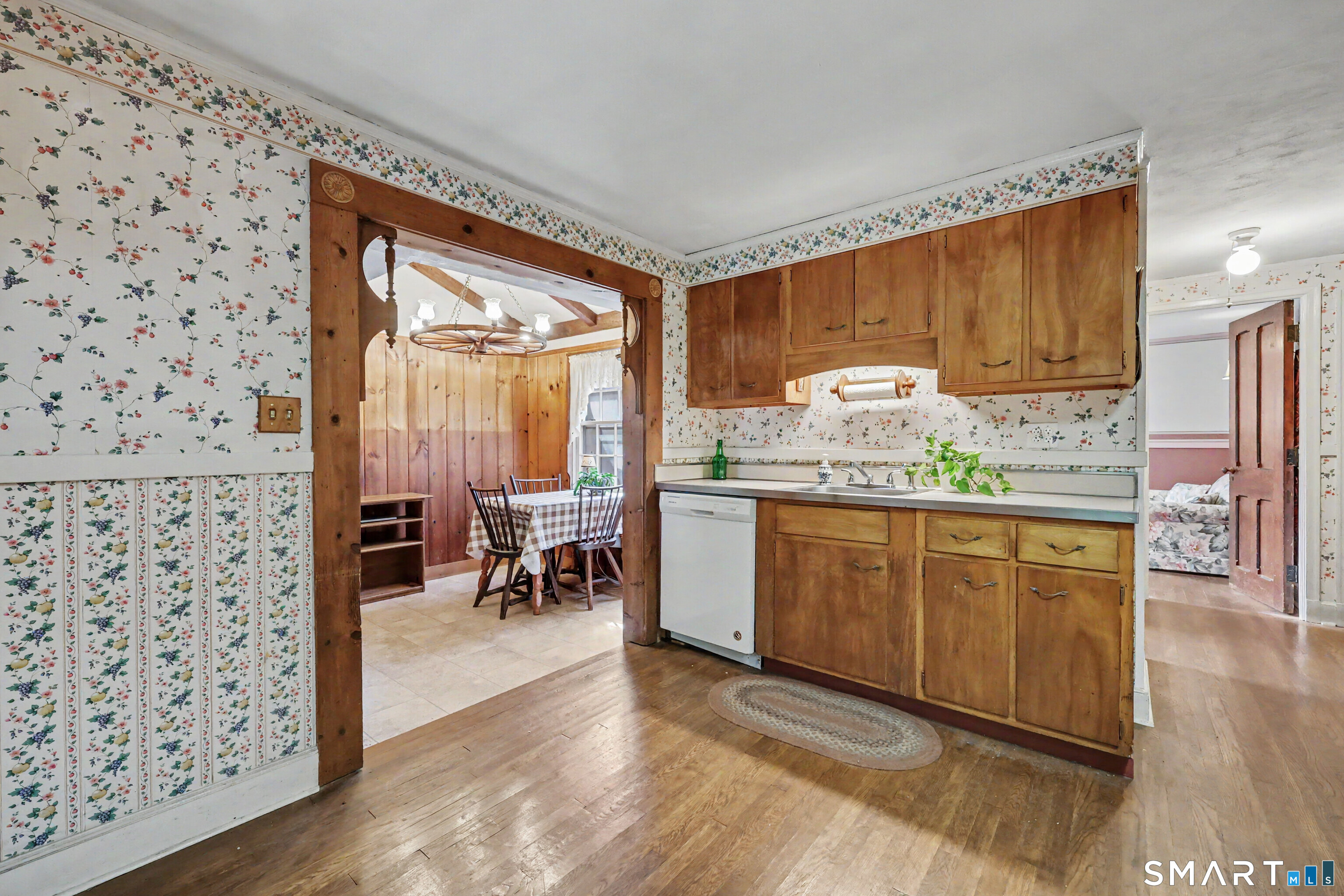 393 Center photo 12