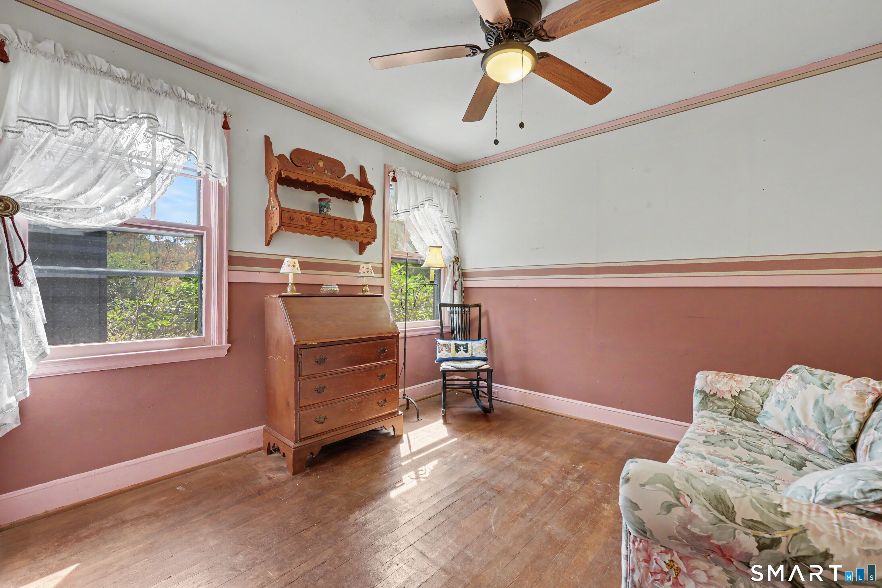 393 Center photo 14