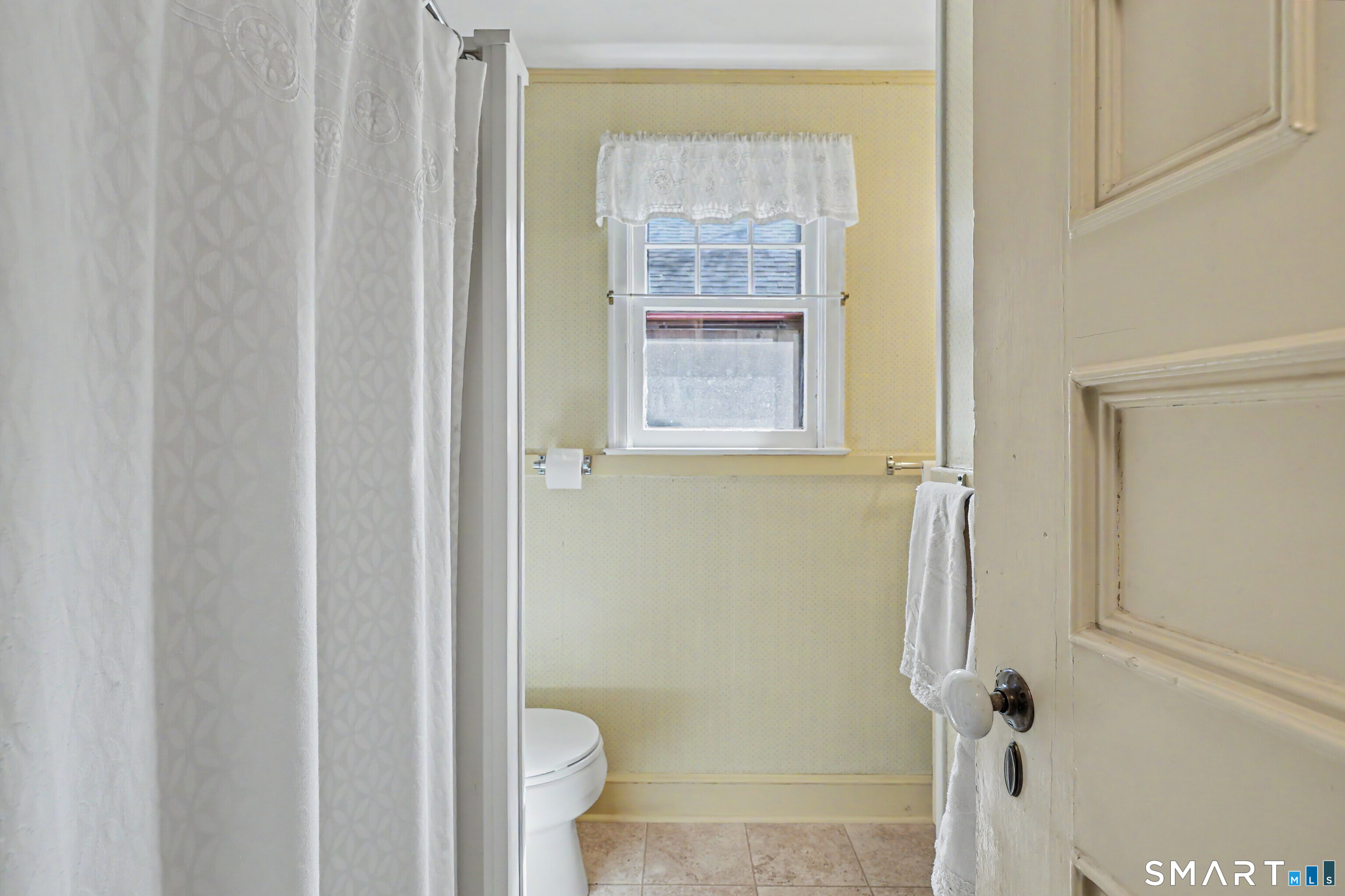 393 Center photo 15