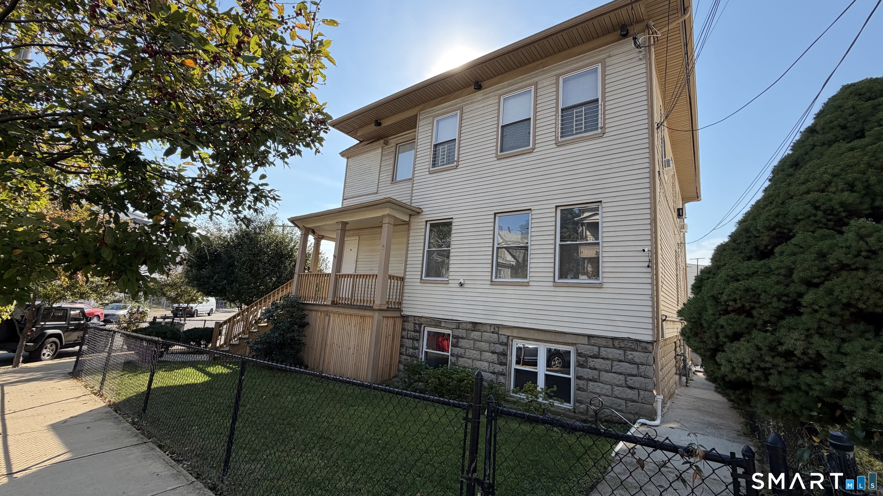 55 Hansen Avenue photo 2