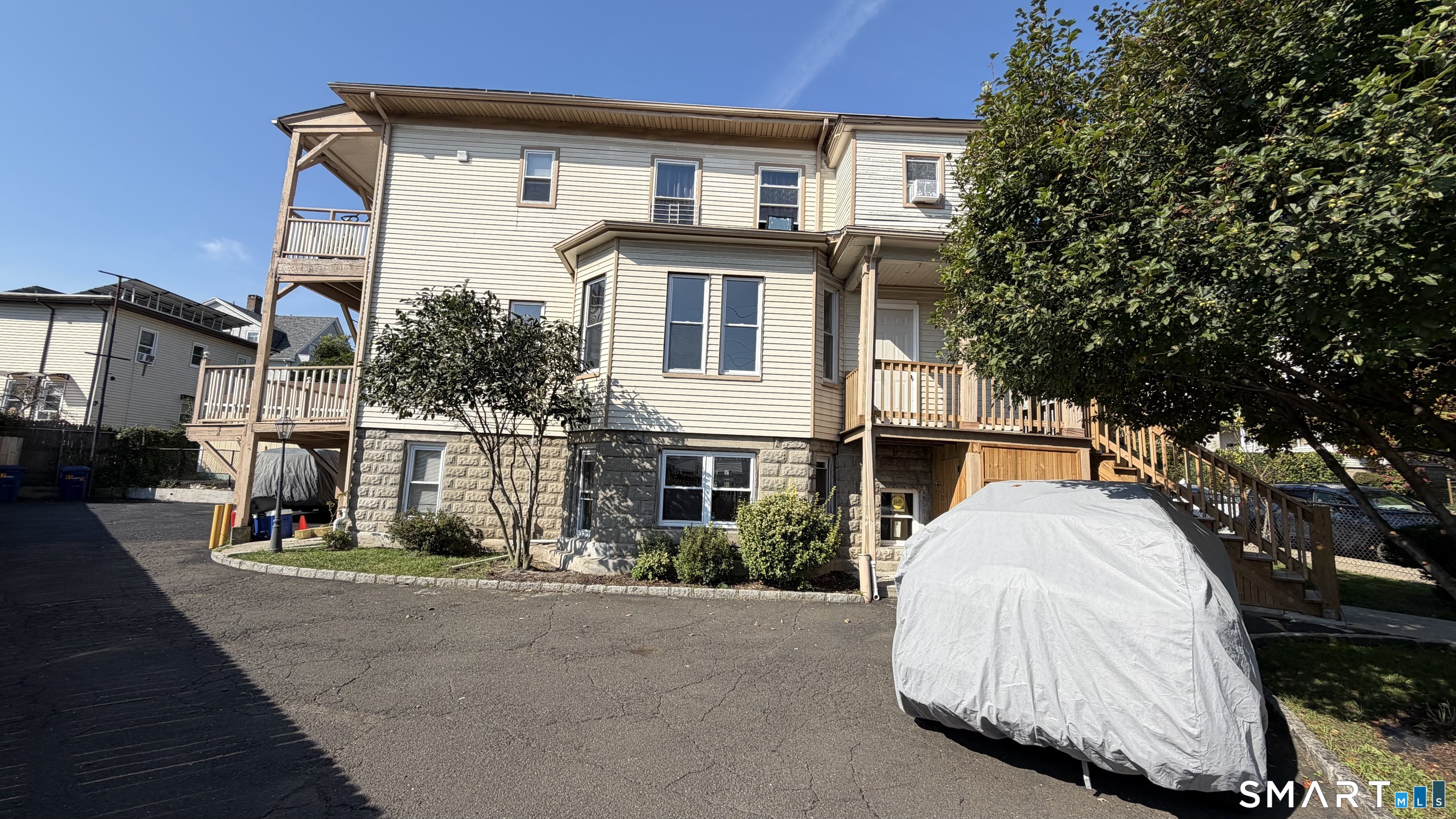 55 Hansen Avenue photo 3