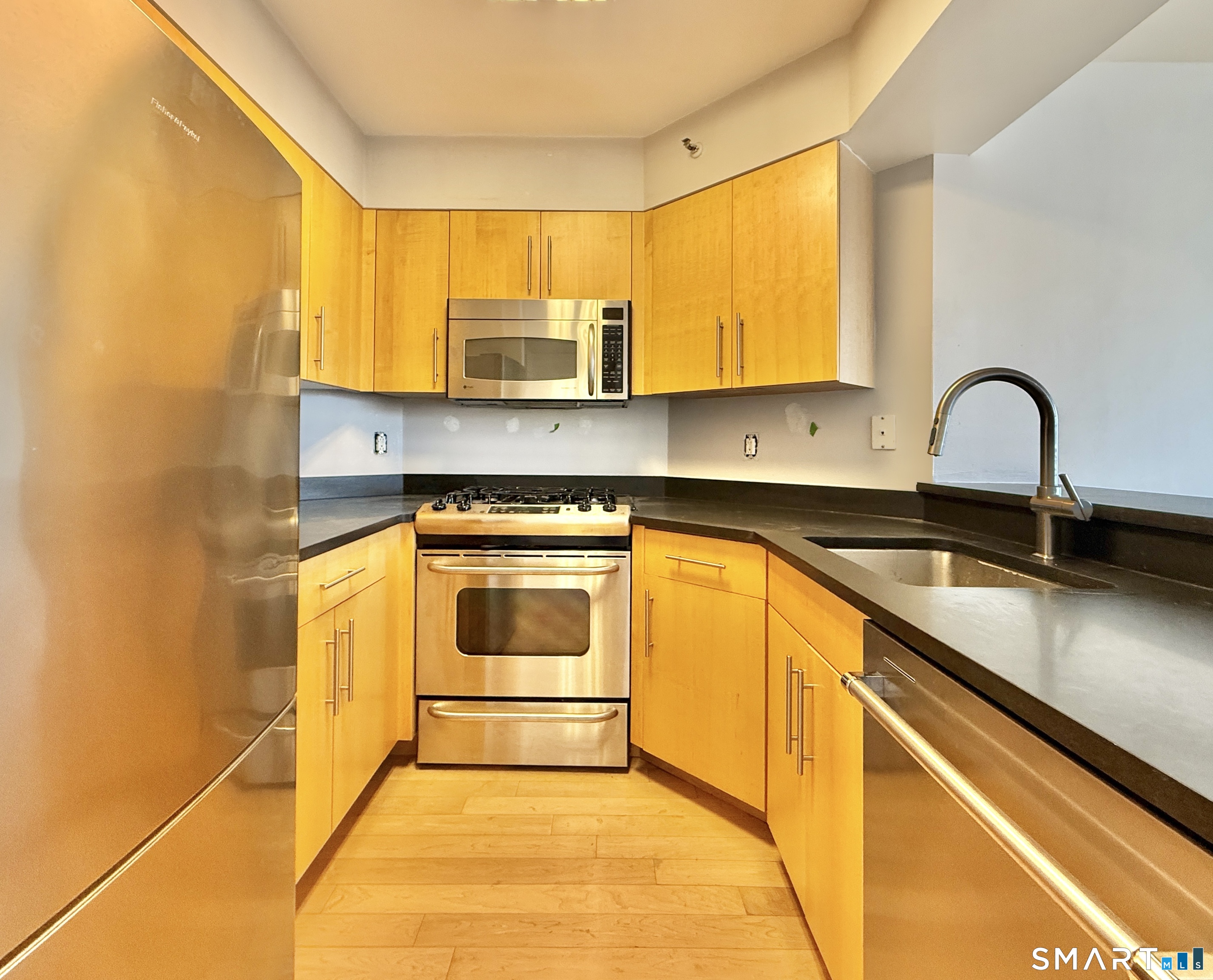 Foto 9 de Condominio en venta en 25 Forest Street #6H, Stamford, CT — $505,000