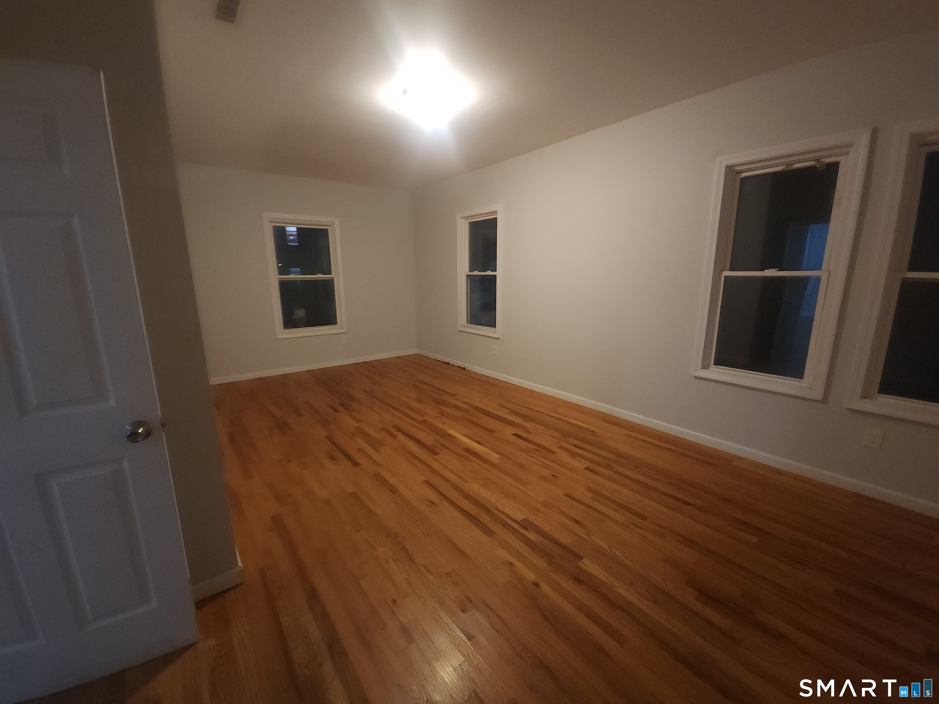Foto 6 de Apartamento en renta en 1119 Stratford Avenue #2, Bridgeport, CT — $2,200/mes