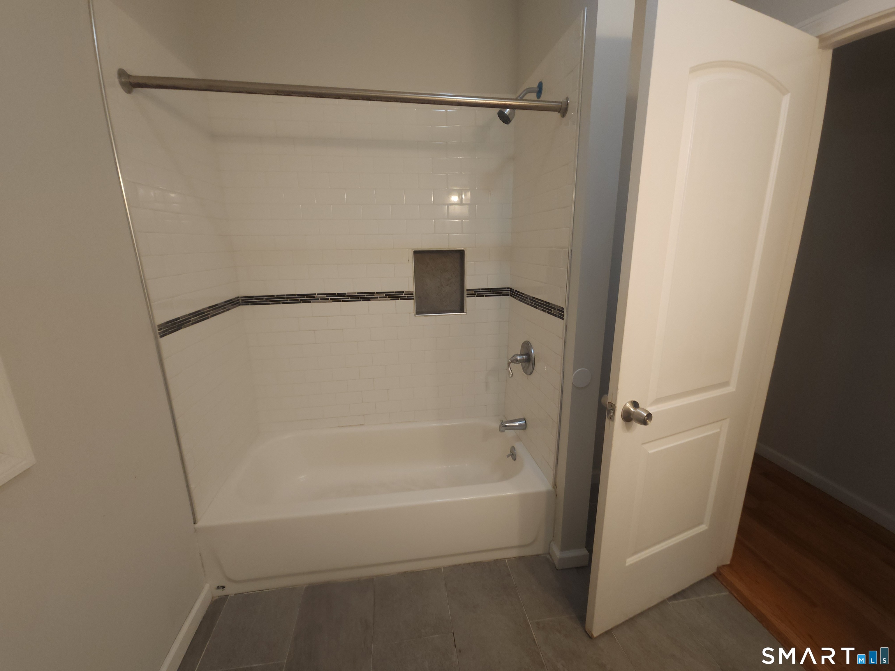 Foto 8 de Apartamento en renta en 1119 Stratford Avenue #2, Bridgeport, CT — $2,200/mes