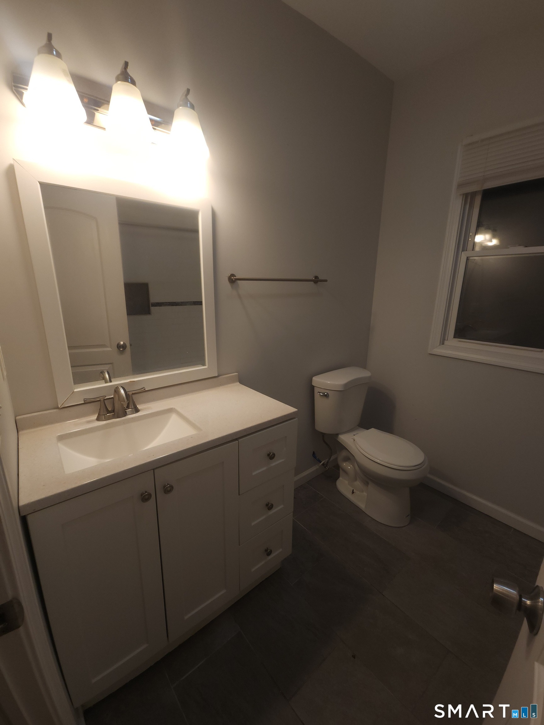 Foto 9 de Apartamento en renta en 1119 Stratford Avenue #2, Bridgeport, CT — $2,200/mes