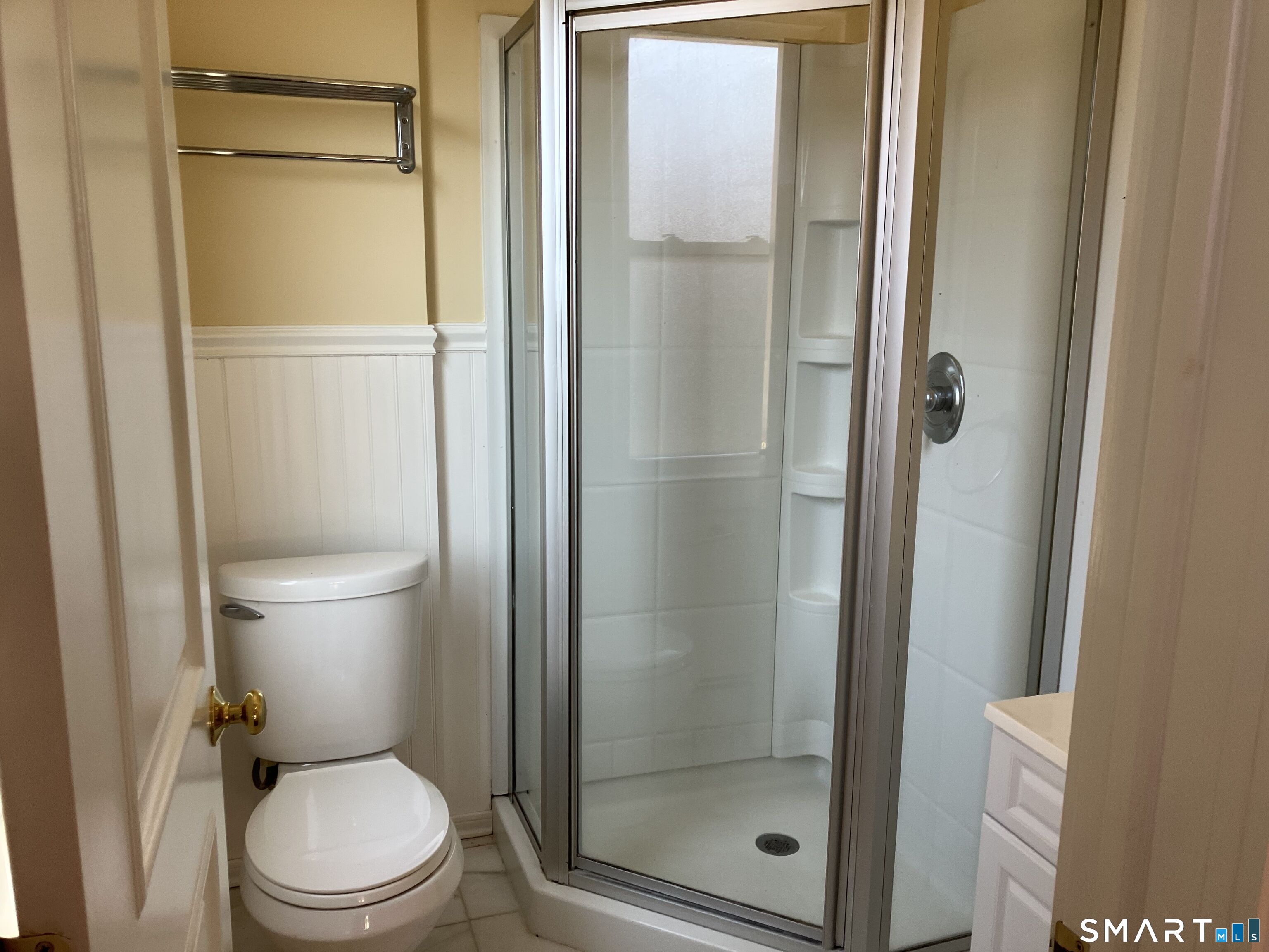 Foto 6 de Apartamento en renta en 450 Davidson Street #1, Bridgeport, CT — $2,750/mes