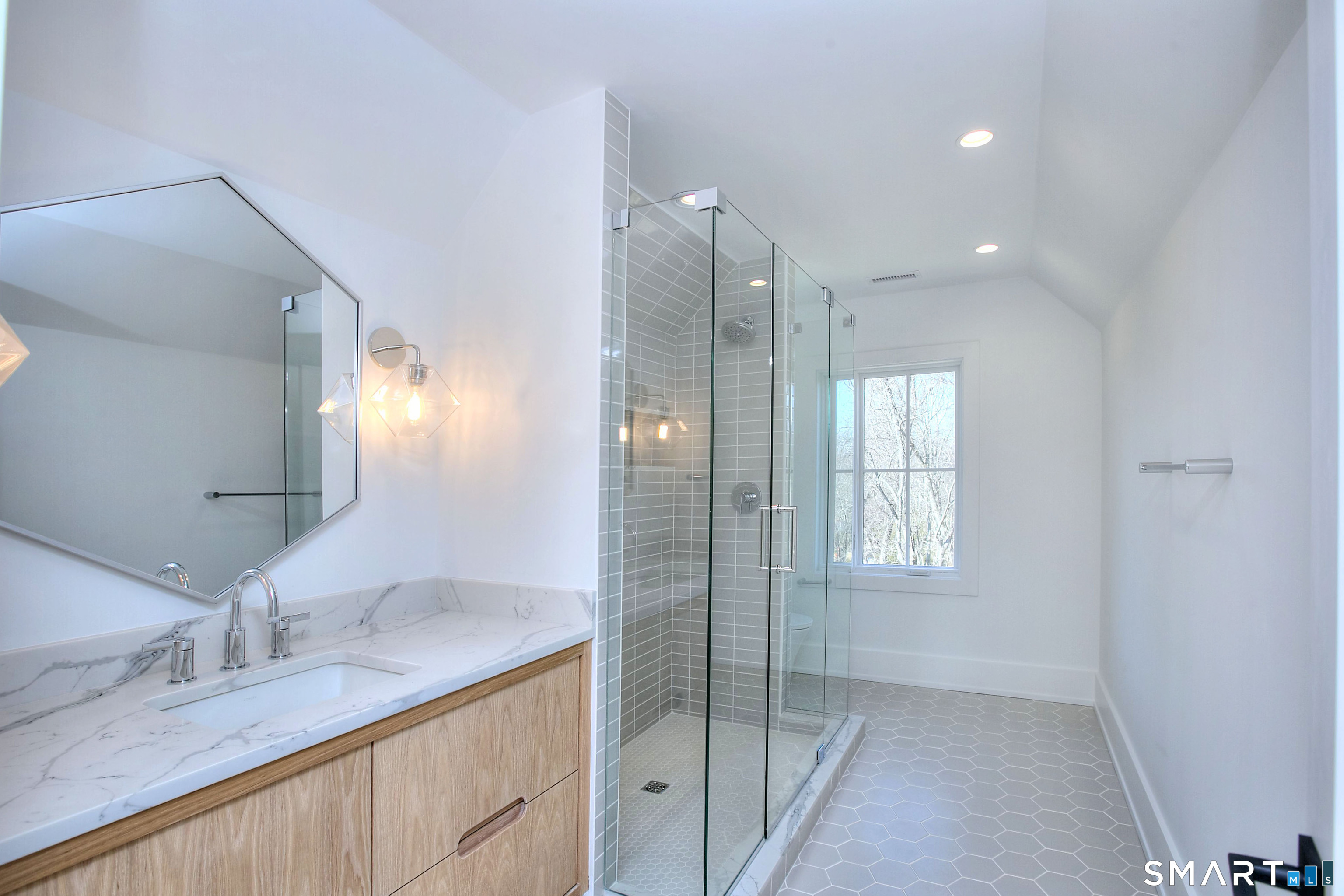 8 Loretta Court photo 34