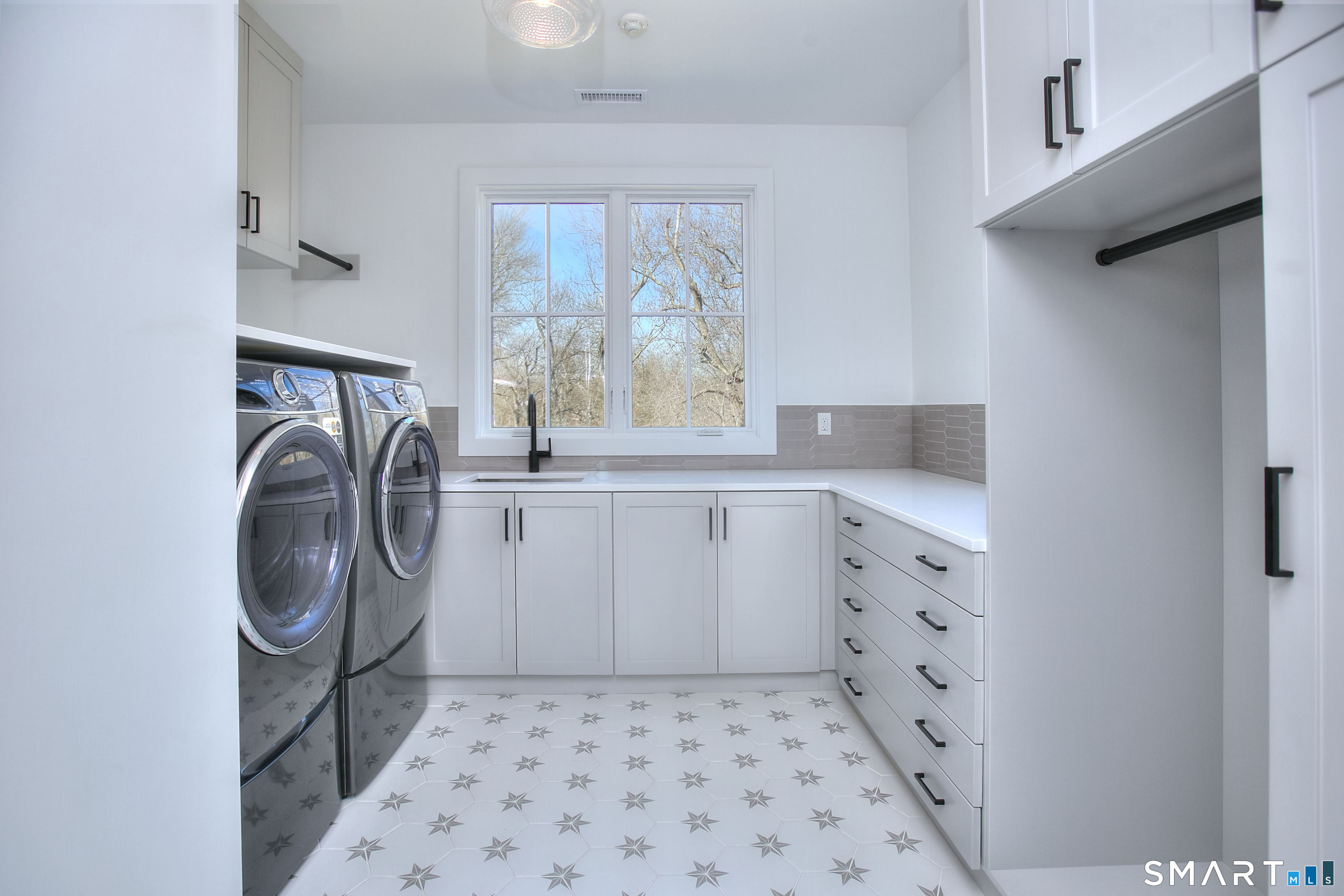 8 Loretta Court photo 32