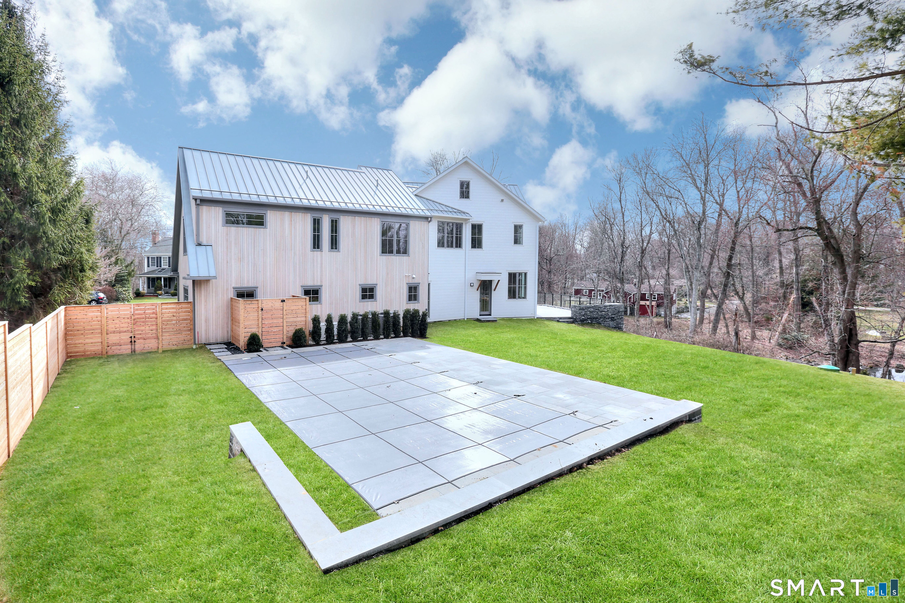 8 Loretta Court photo 37