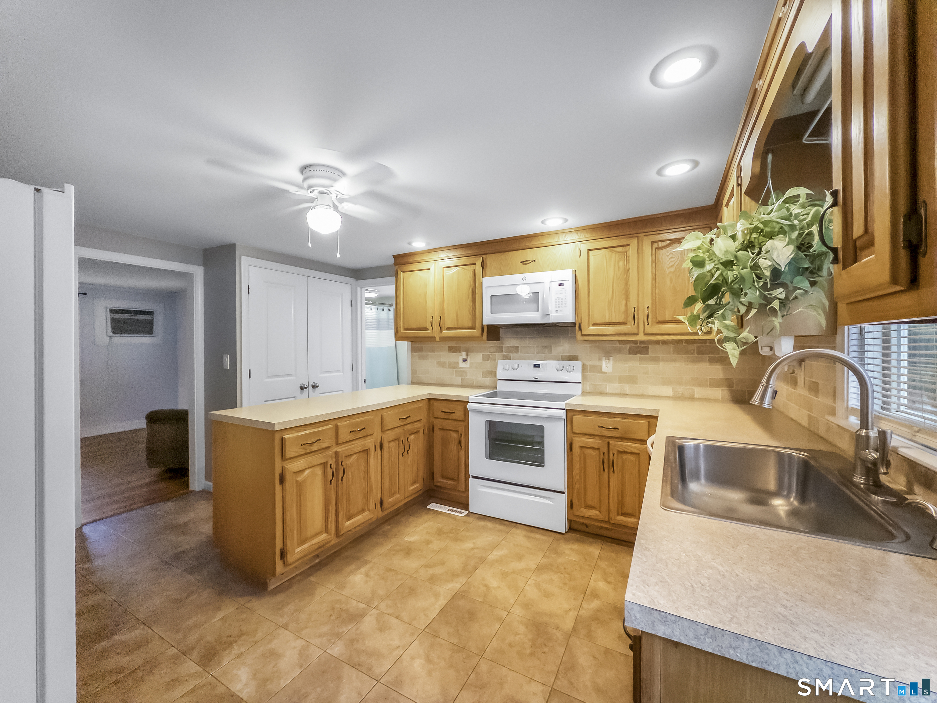 550 Forest Road photo 18