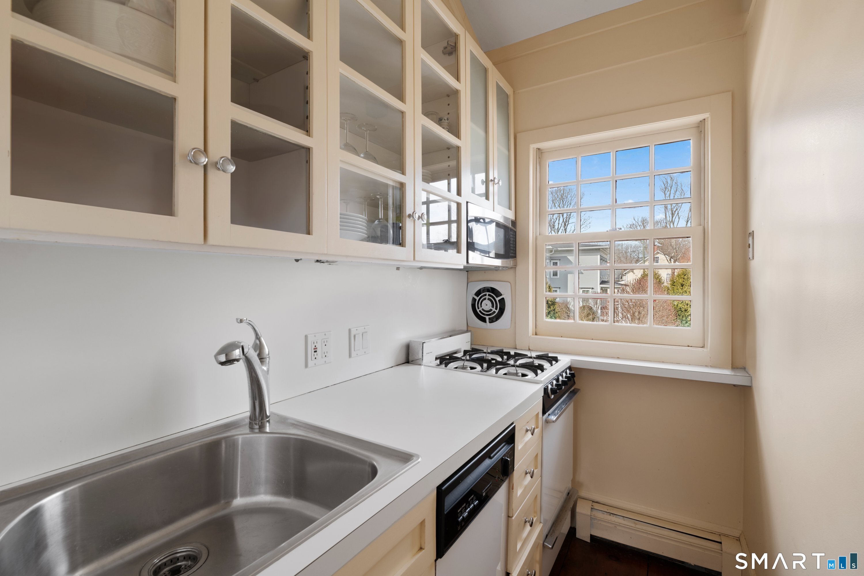 24 Lyme Street, Old Lyme, CT 06371