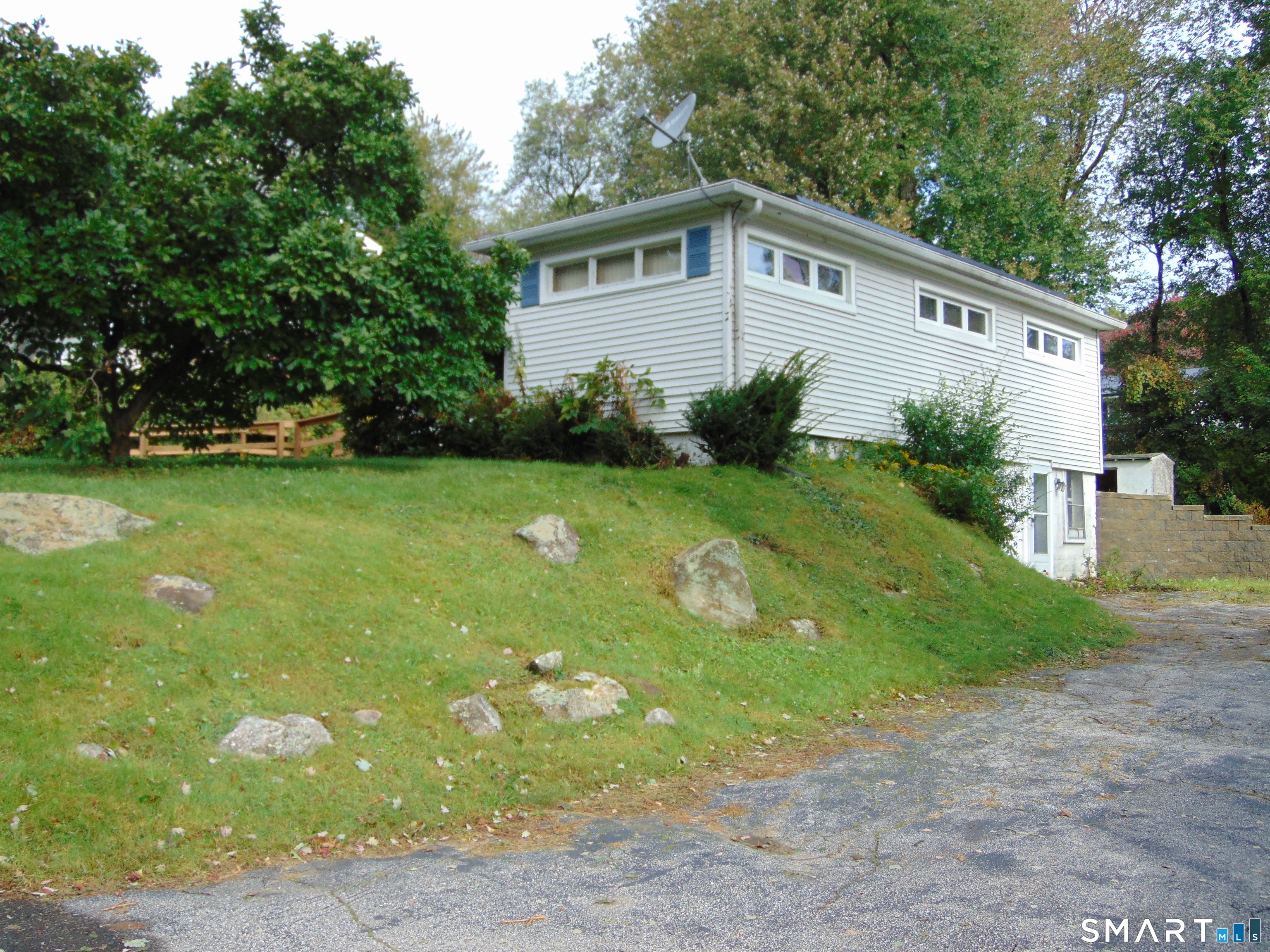 Photo 2 of Single family home for sale at 48 Coach Dr, Wolcott, CT 06716 | MLS# 24210233 | Listing updated on 2026-10-05