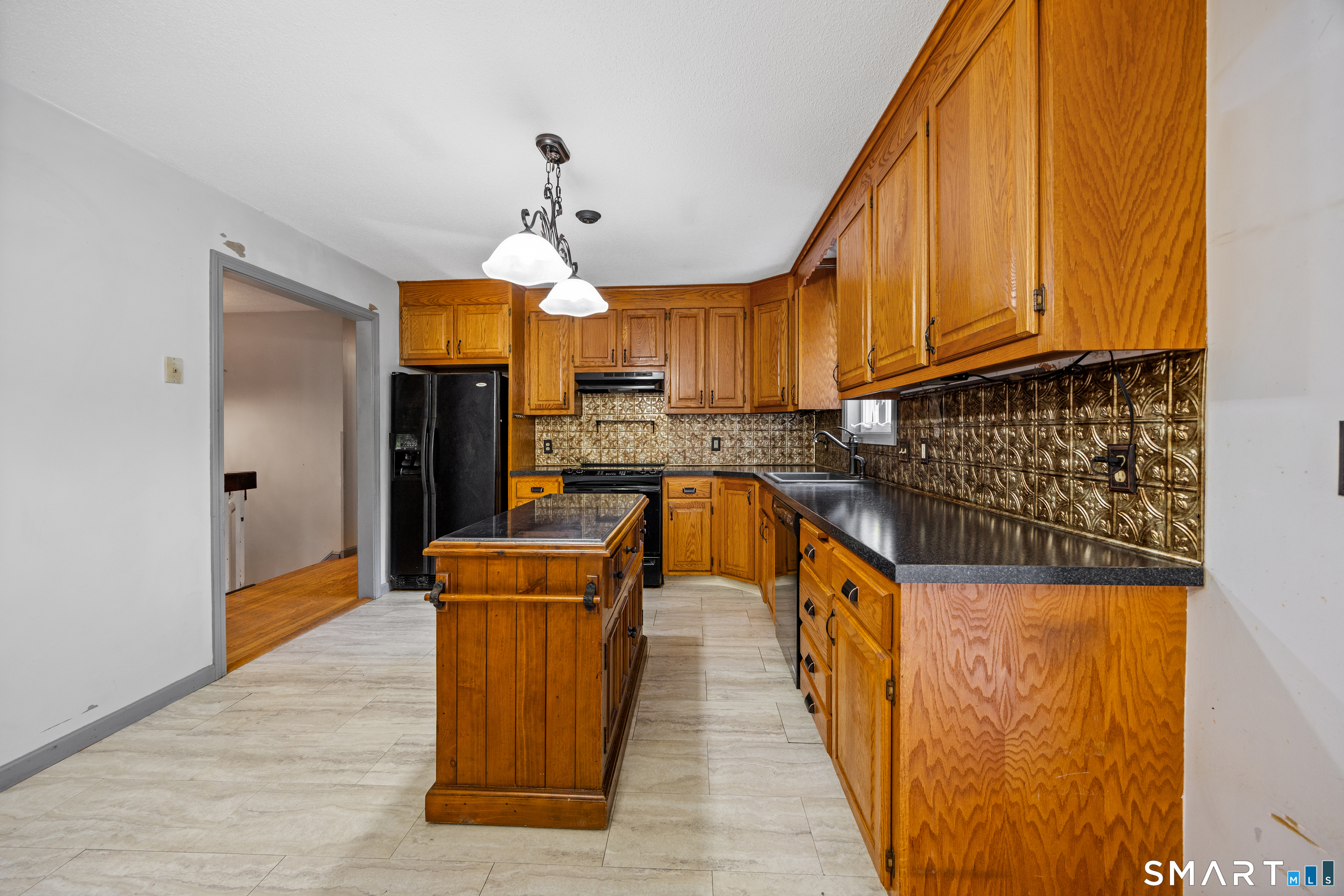 Photo 4 of Single family home for sale at 122 Maple Hl Rd, Naugatuck, CT 06770 | MLS# 24209488 | Listing updated on 2026-10-05