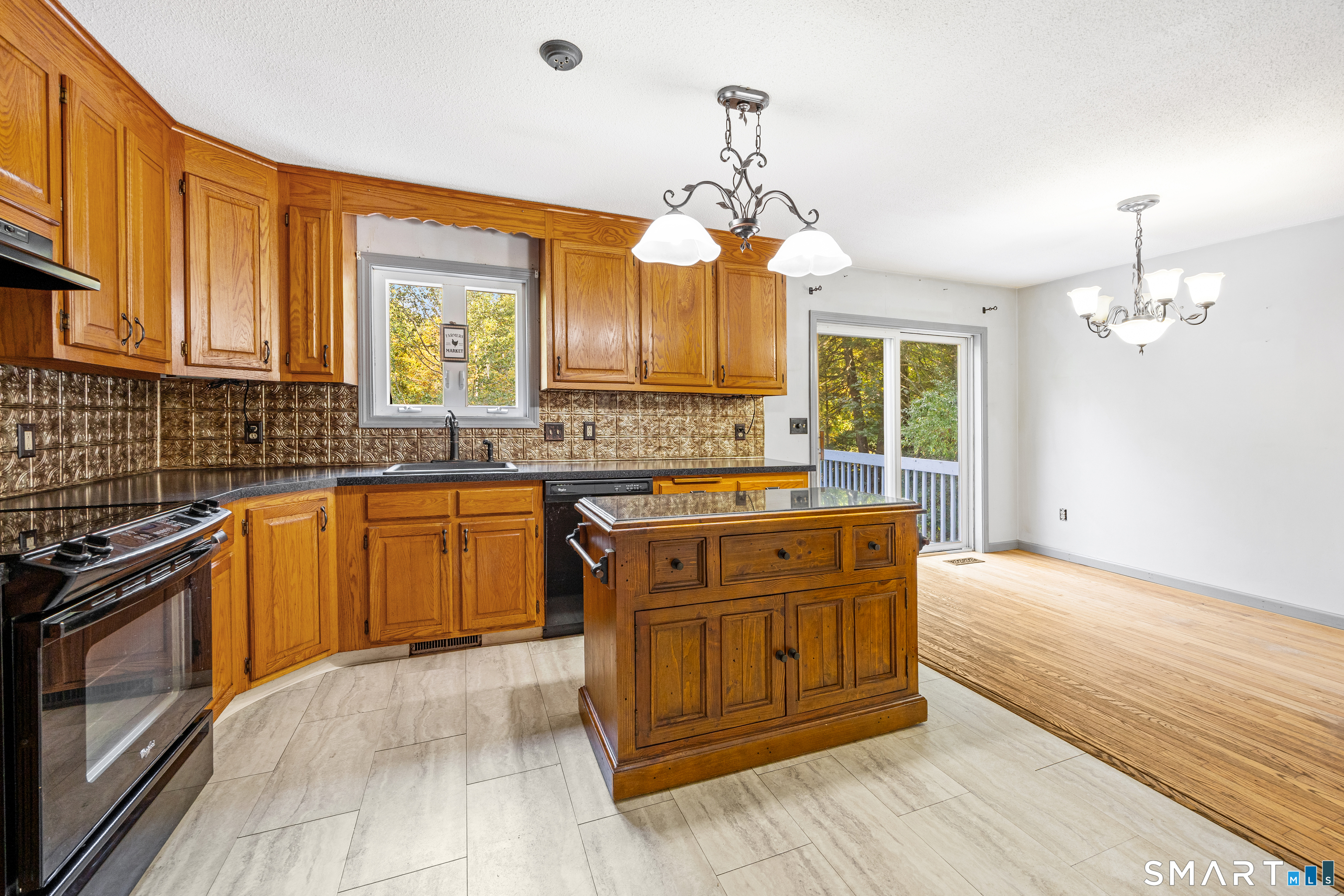 Photo 3 of Single family home for sale at 122 Maple Hl Rd, Naugatuck, CT 06770 | MLS# 24209488 | Listing updated on 2026-10-05