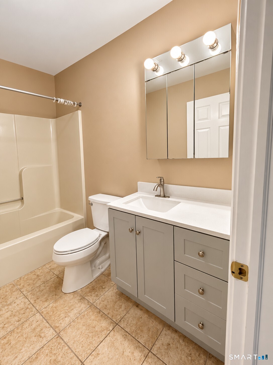 5 Rockland Road Unit #B4 photo 4