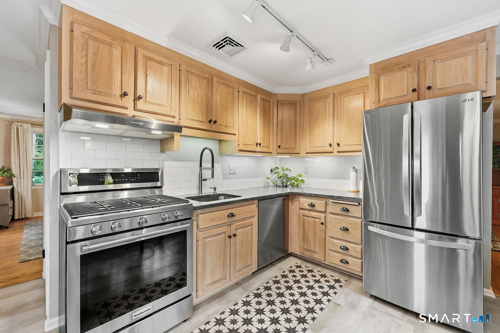 Photo 2 of Single family home for sale at 32 Wellsweep Dr, Madison, CT 06443 | MLS# 24209740 | Listing updated on 2026-10-07