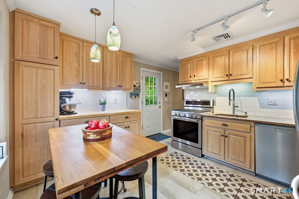 Photo 3 of Single family home for sale at 32 Wellsweep Dr, Madison, CT 06443 | MLS# 24209740 | Listing updated on 2026-10-07