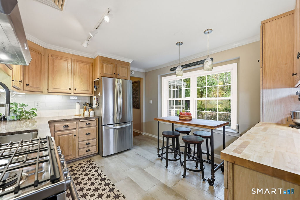 Photo 4 of Single family home for sale at 32 Wellsweep Dr, Madison, CT 06443 | MLS# 24209740 | Listing updated on 2026-10-07