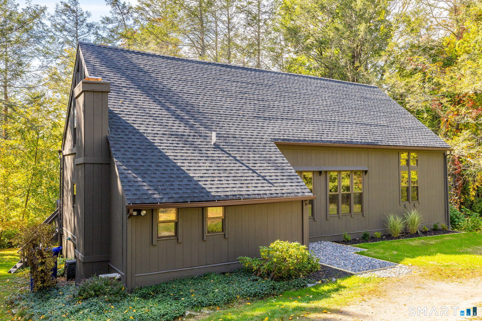 YANKEE BARN AMERICANA Post and Beam. Renovation coming into completion. Newly renovated and refreshed - ready for the next chapter. Lovely and charming post and beam cape with soaring ceilings, massive beams, and lower level in-law apartment (or recreation / guest area) with kitchenette. Extensive deck overlooking private rear yard and woodlands. Quick walk to Sunset Beach for fishing, swimming, boating, lounging. WOODRIDGE LAKE: Private Lake Community offering miles of shoreline, 4 beaches, clubhouse, fitness center, tennis, pickleball, pool, basketball and playground, boat launch and marina.