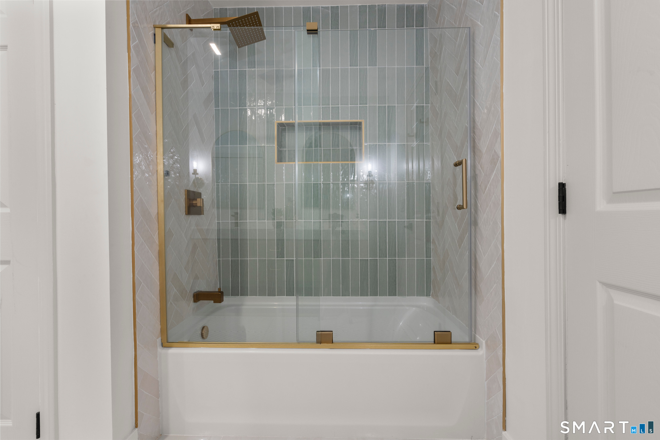 Main Full Bath
