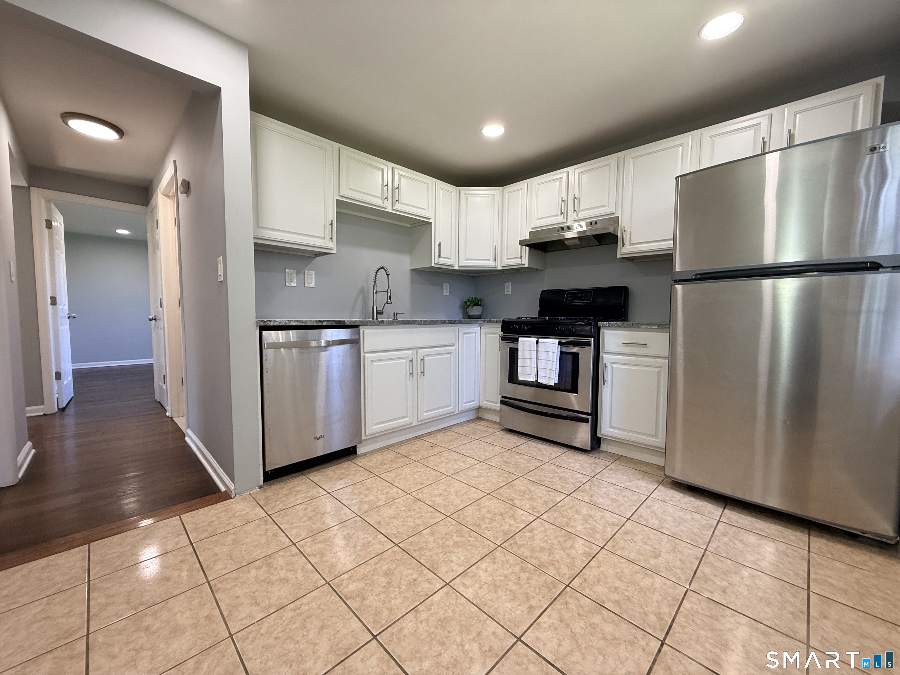 1076 East Main Street Unit #1 photo 21
