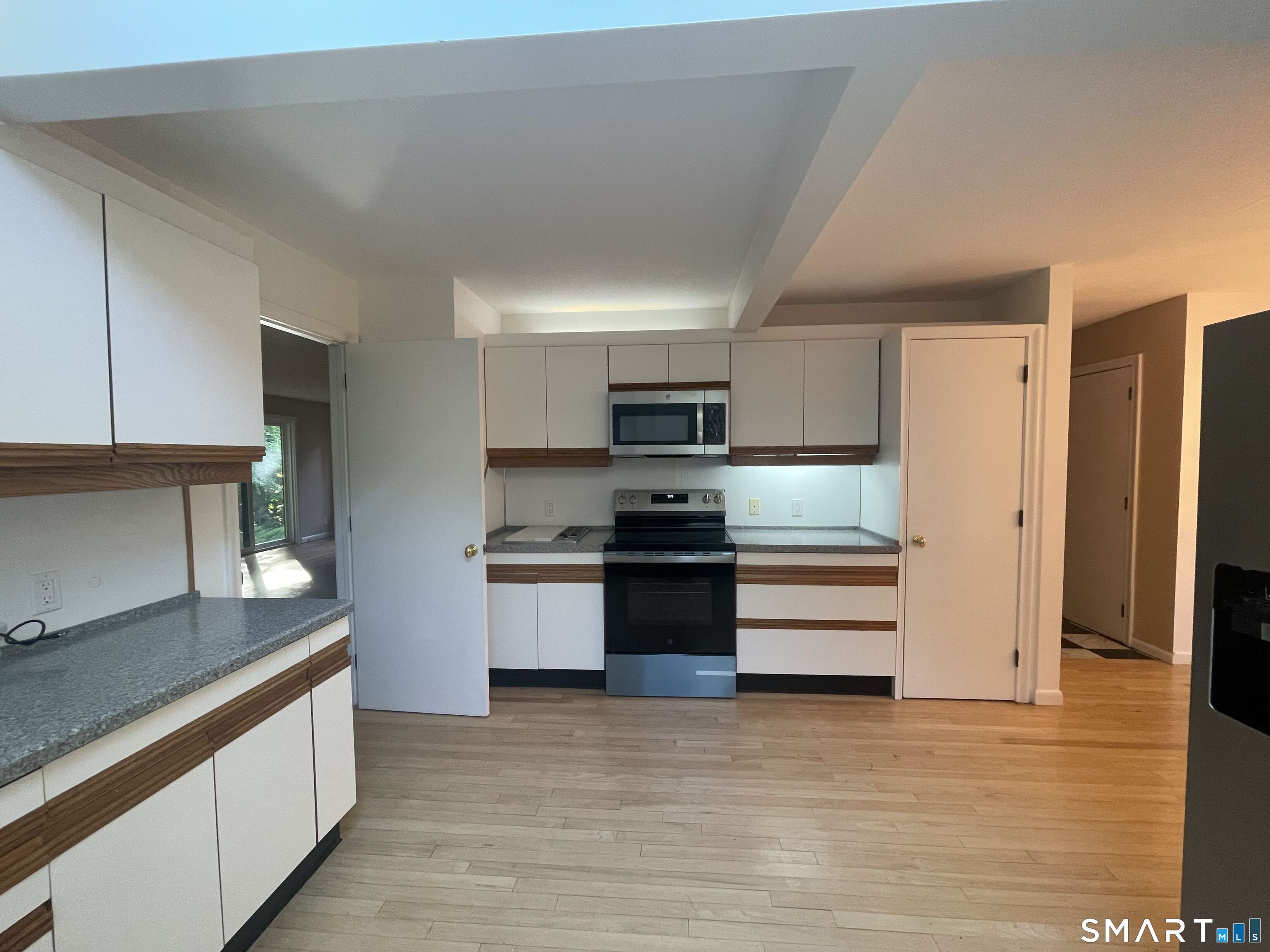 Photo 3 of Townhouse for sale at 8 Ironwood Rd #8, West Hartford, CT 06117 | MLS# 24211588 | Listing updated on 2026-10-04