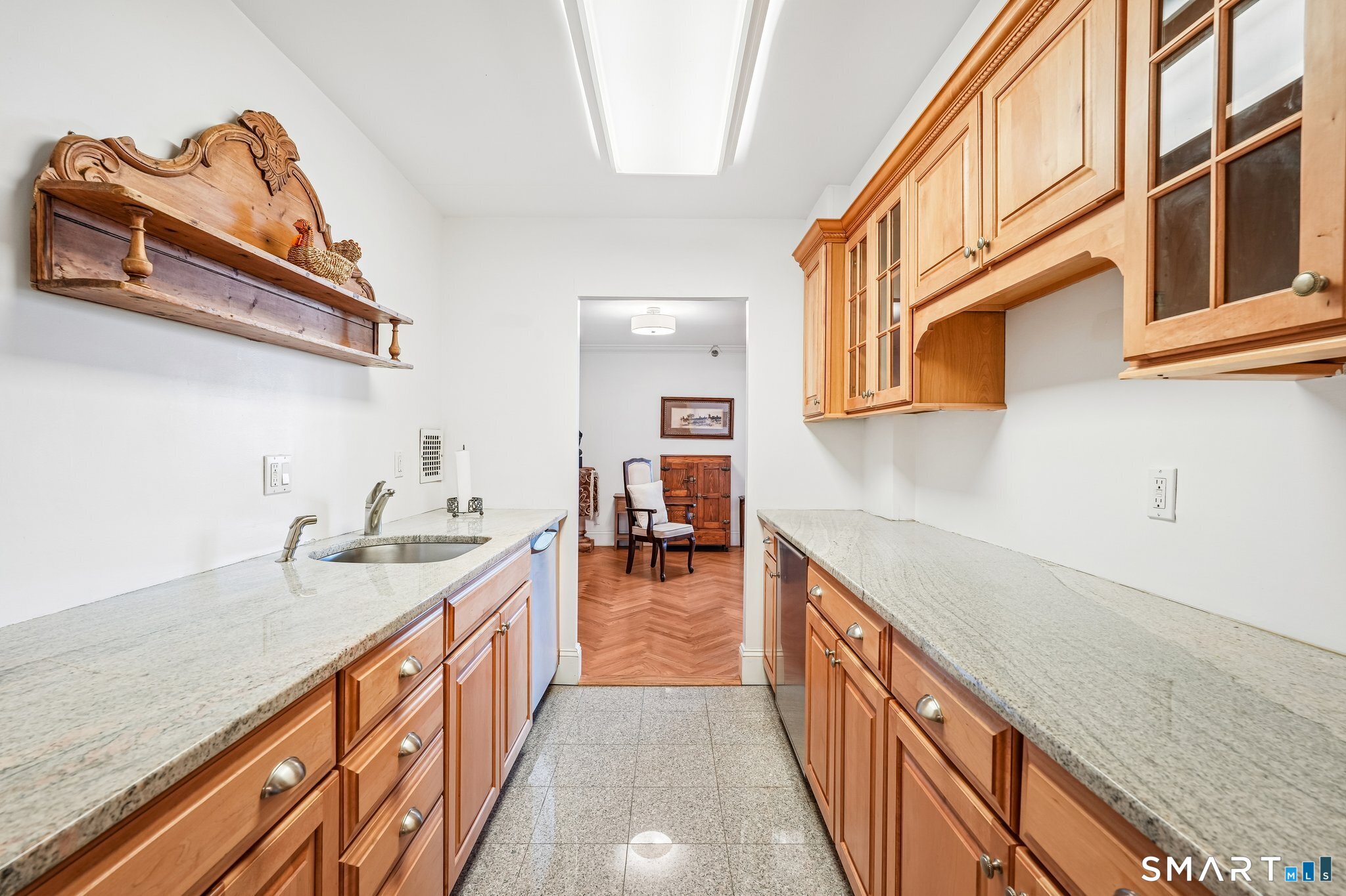 Butlers pantry, wet bar.