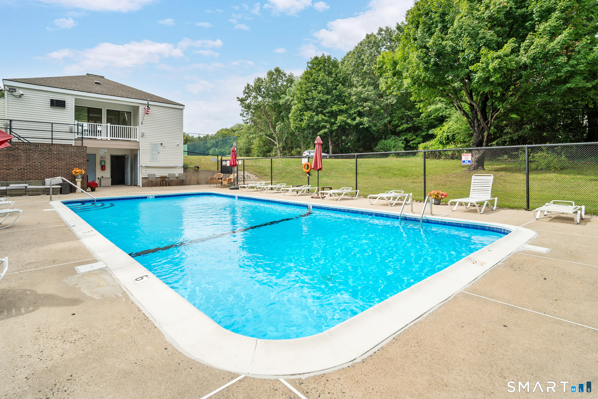 110 Wellington Drive photo 25