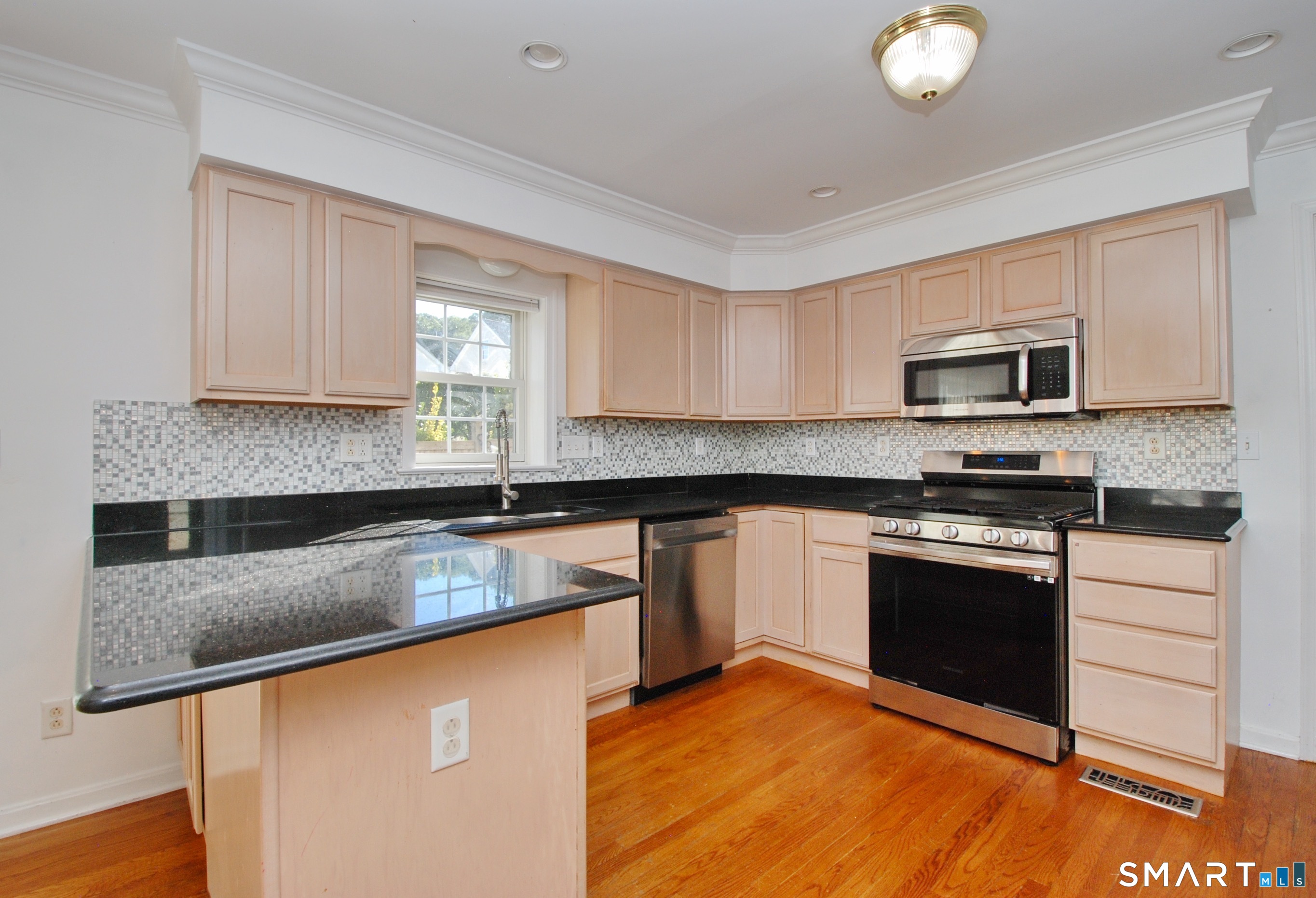 616 Hope Street Unit #B photo 6
