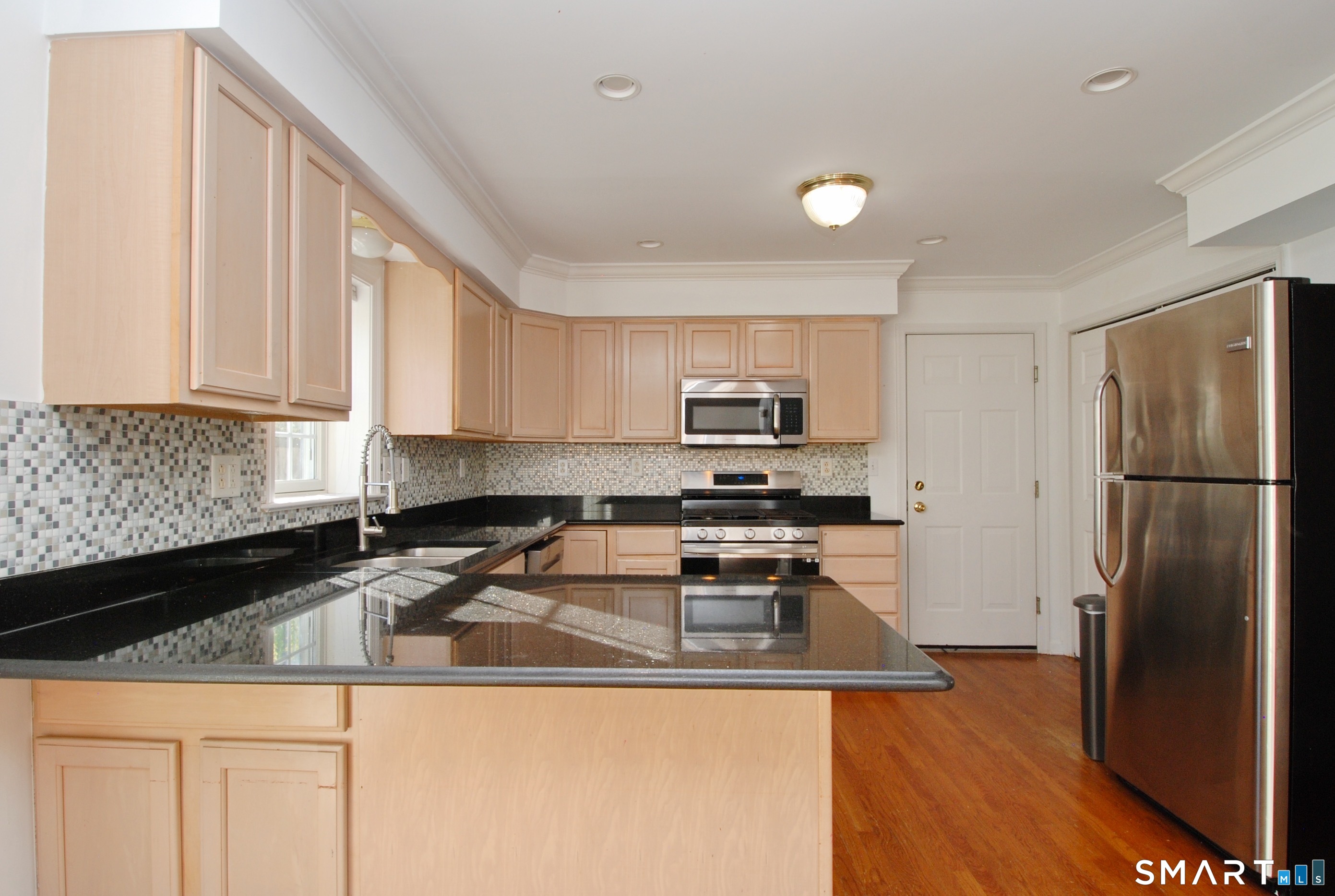 616 Hope Street Unit #B photo 7
