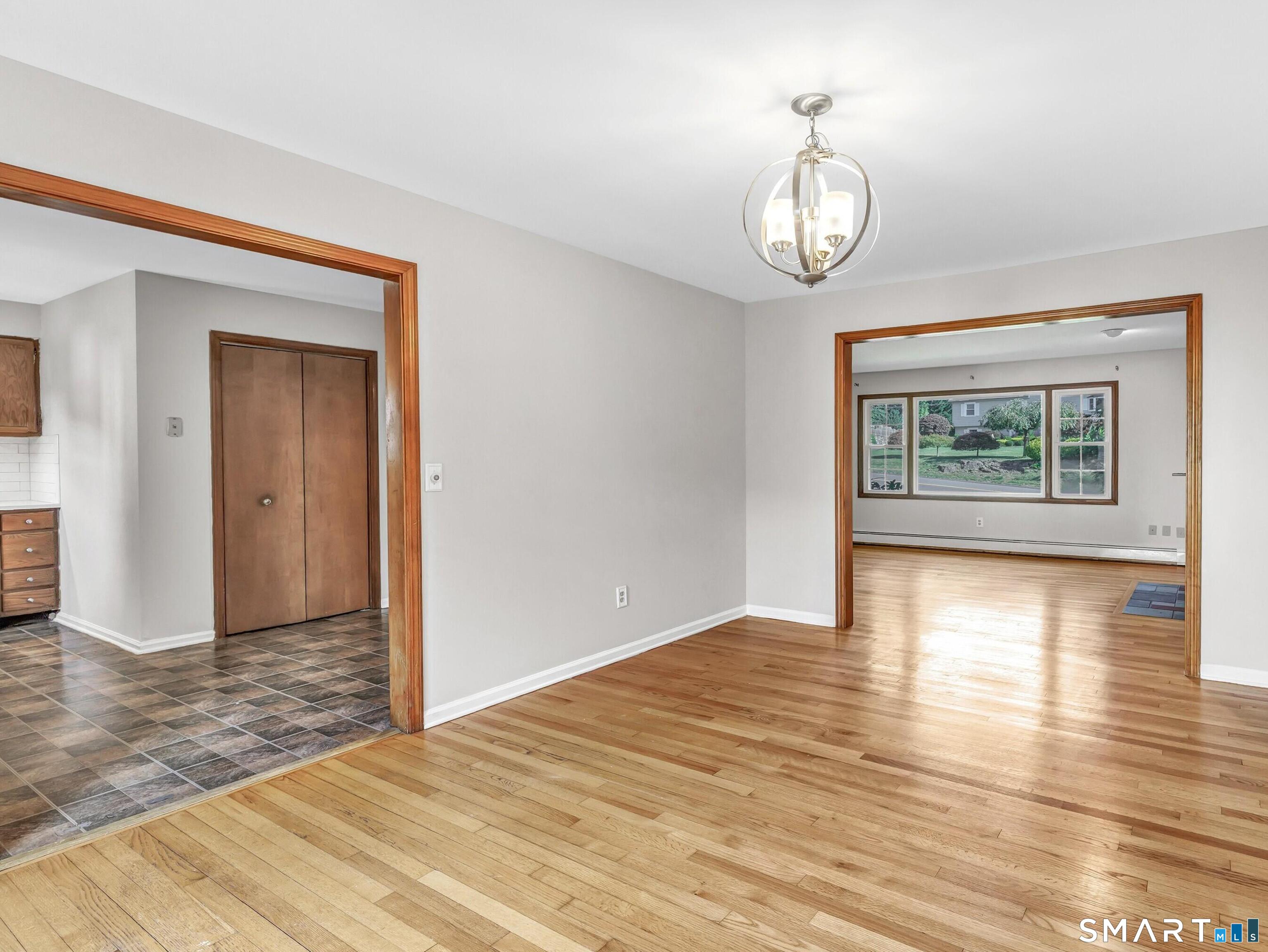 667 Melville Avenue photo 11