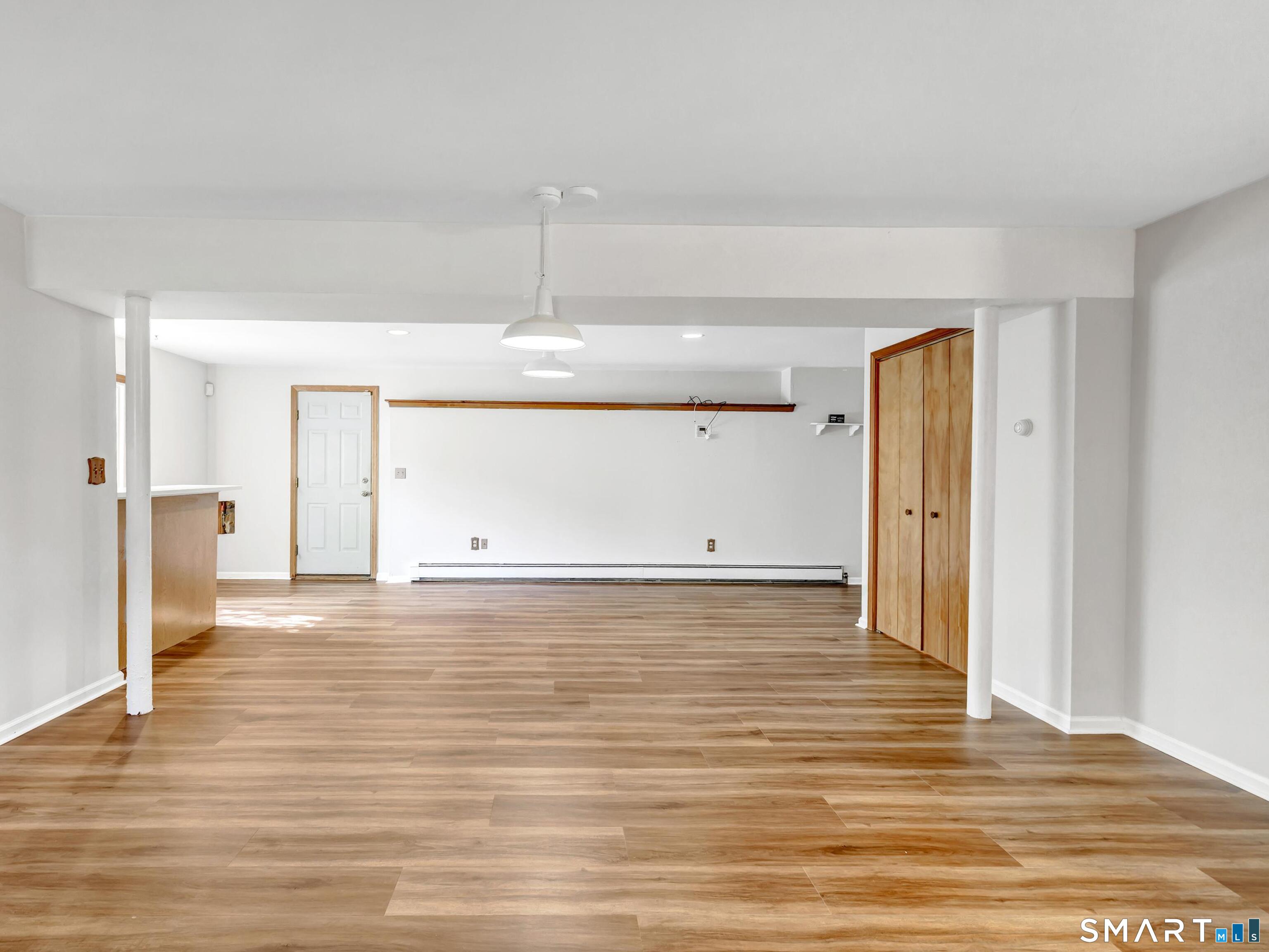 667 Melville Avenue photo 32